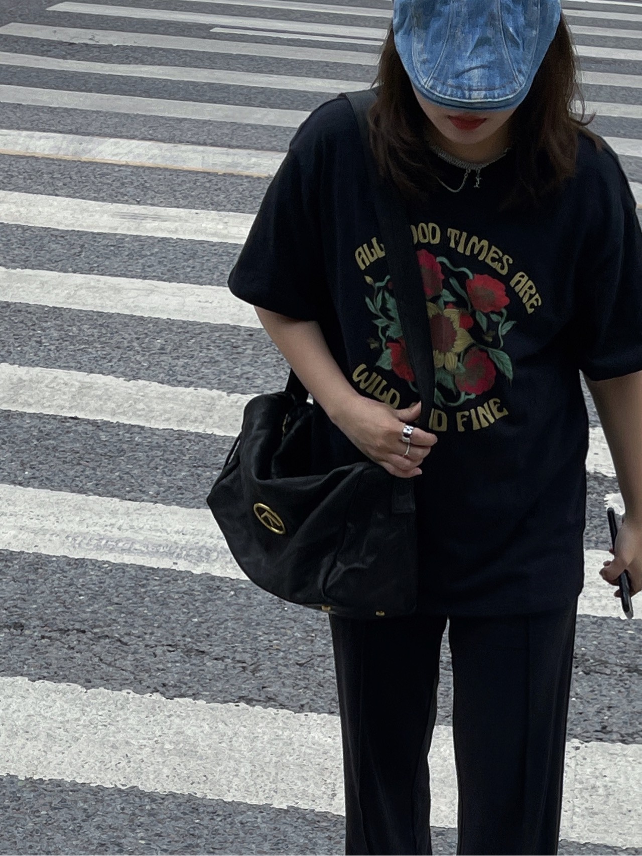 A bold statement handbag designed with modern edge - Comprehensive 3