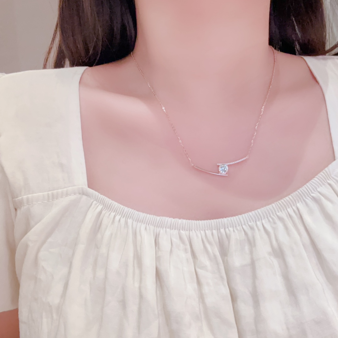 Hypoallergenic Silver Moissanite Necklace Light Luxury Graduation Gold