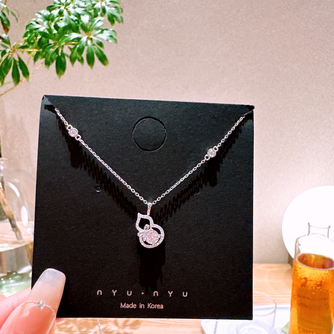 Hypoallergenic Silver Moissanite Necklace Playful Teacher's Day Gold