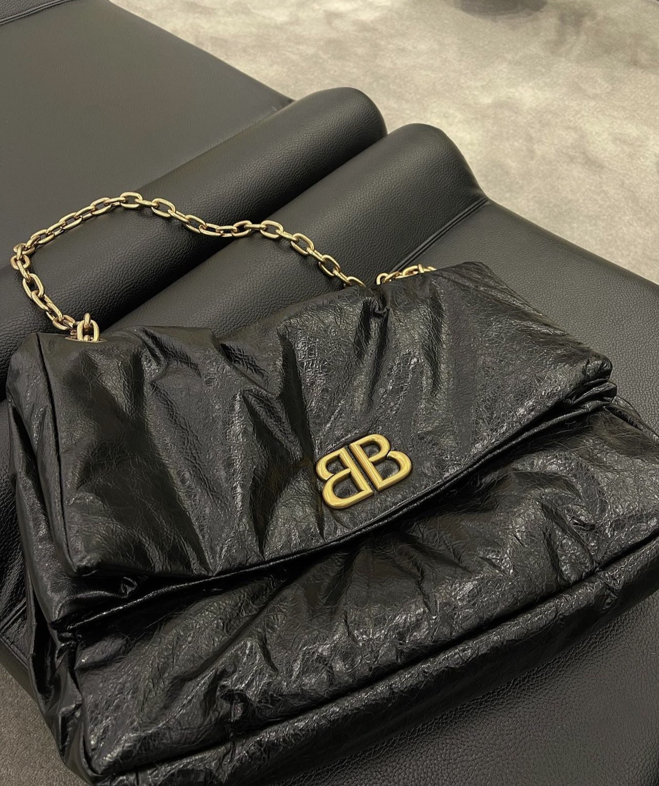 Balenciaga Large boys backs are also very trendy! Same style for men and women
