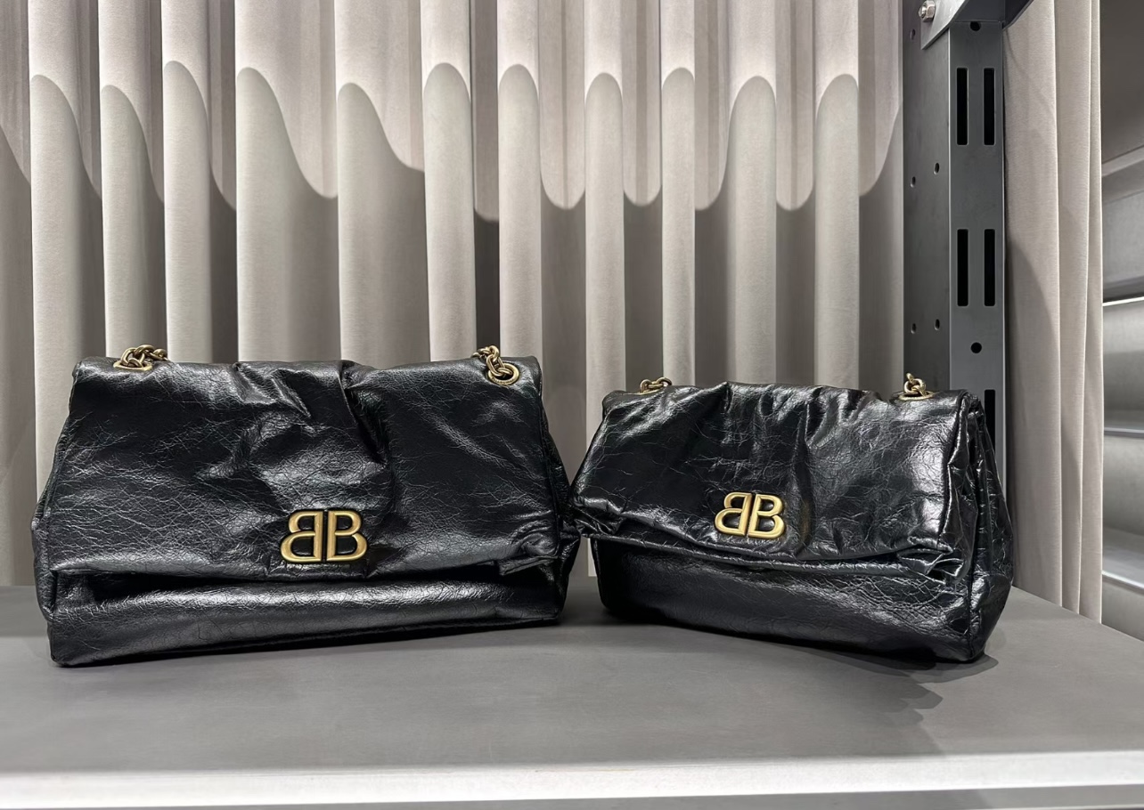 The size comparison pictureisnt it really too stunning?The upper body is so handsome! ! Balenciaga Monacooriginal quilting series
