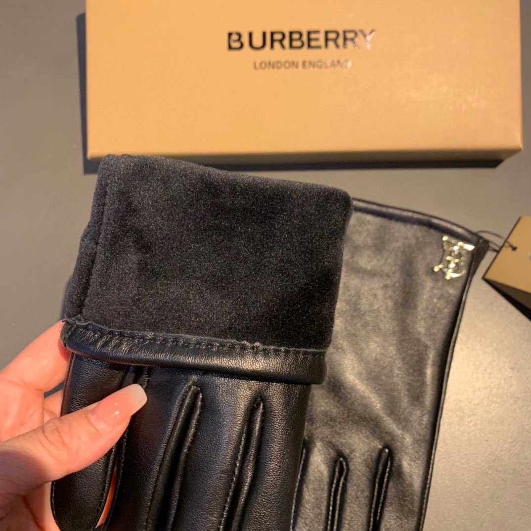 巴宝莉BURBERRY专柜新品羊皮手套时尚手套秋冬保暖加绒内里经典简洁上手超舒适柔软百搭！码数ML