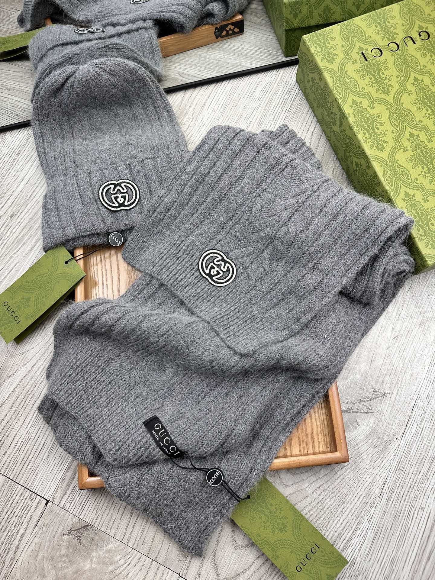 🌹。G家。【羊毛套装帽子】经典套装帽子!帽子➕围巾!材质:70%羊毛➕30%兔毛。暖暖哒超级舒服~冬日小