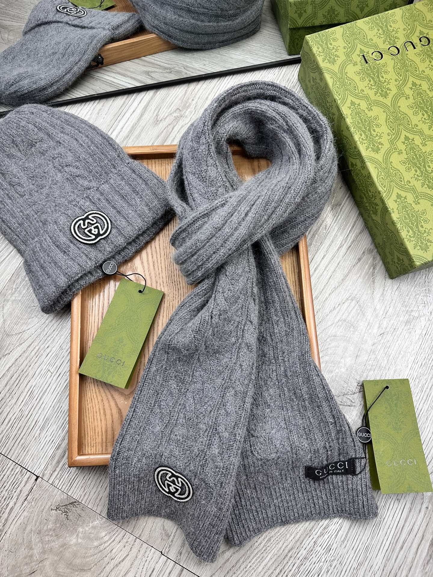 🌹。G家。【羊毛套装帽子】经典套装帽子!帽子➕围巾!材质:70%羊毛➕30%兔毛。暖暖哒超级舒服~冬日小