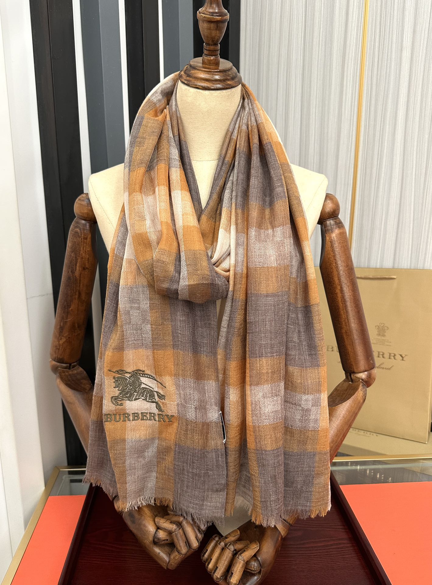 Burberry巴宝莉内蒙古山羊绒围巾