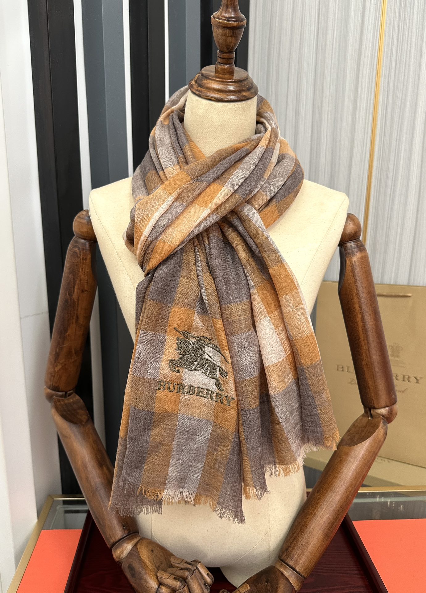 Burberry巴宝莉内蒙古山羊绒围巾