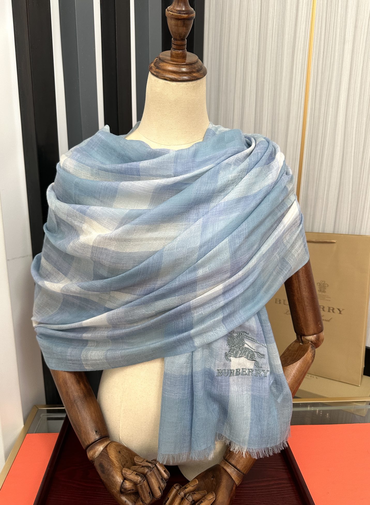 Burberry巴宝莉内蒙古山羊绒围巾