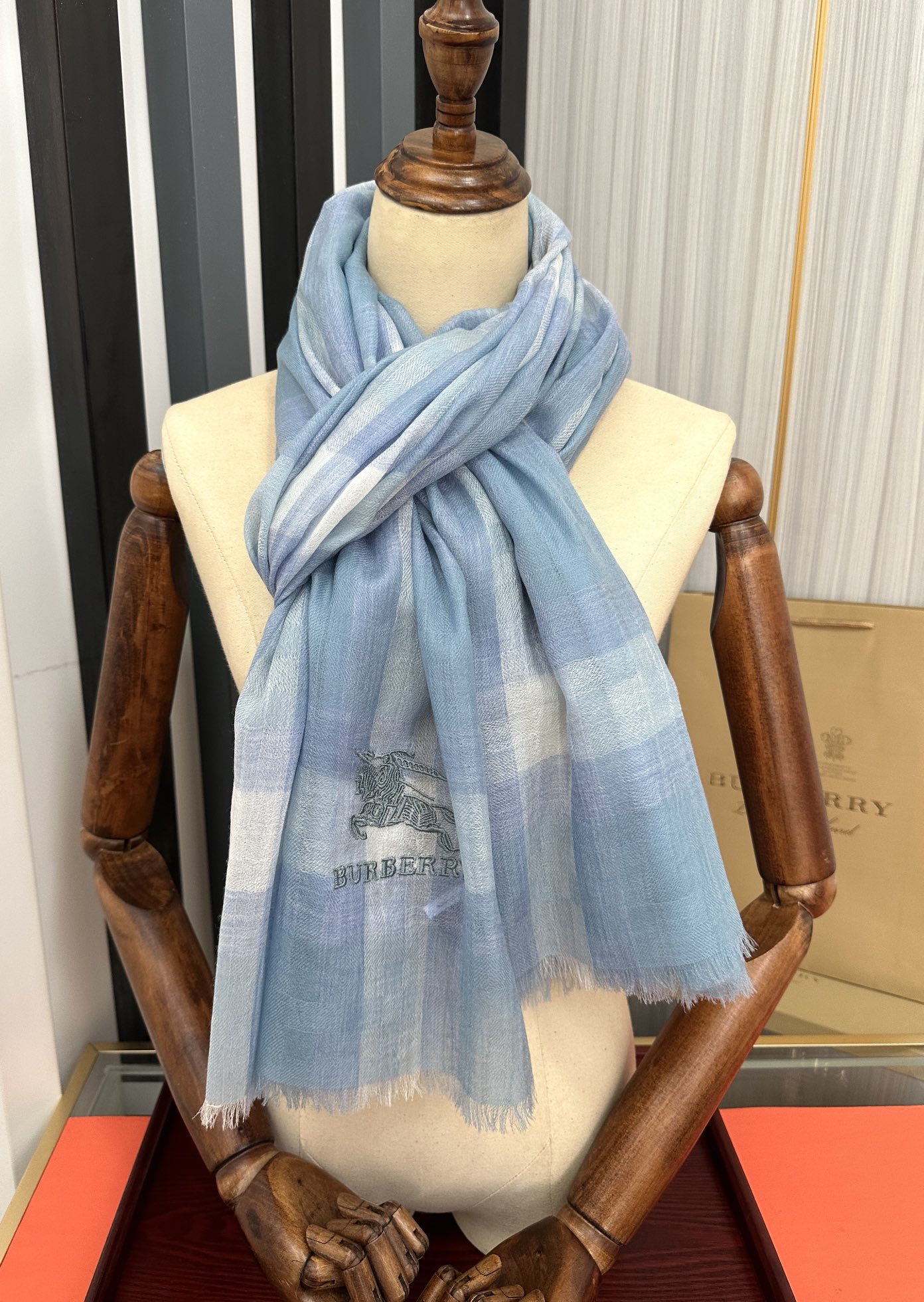 Burberry巴宝莉内蒙古山羊绒围巾