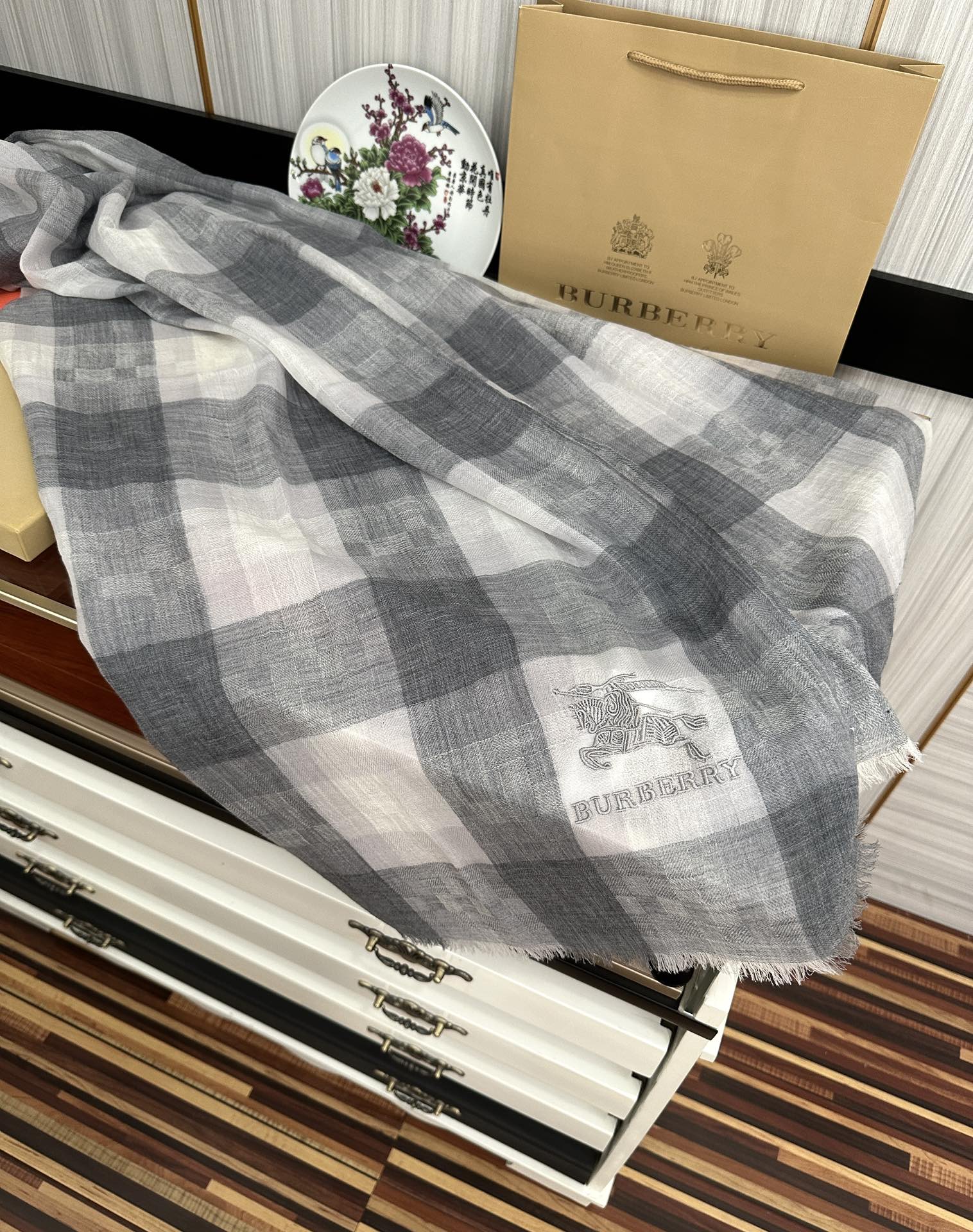 Burberry巴宝莉内蒙古山羊绒围巾