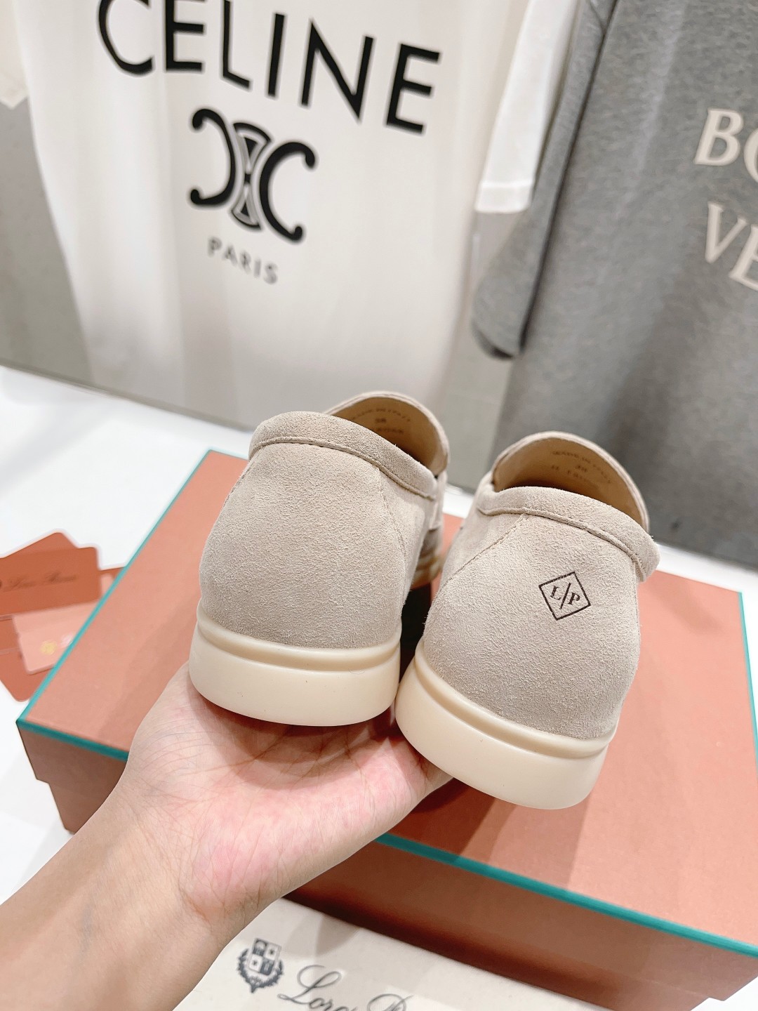 高版本出厂
  Loro Piana* LP万年经典款乐福鞋 简约时尚 脚感超级舒适 一天可以暴走两万步