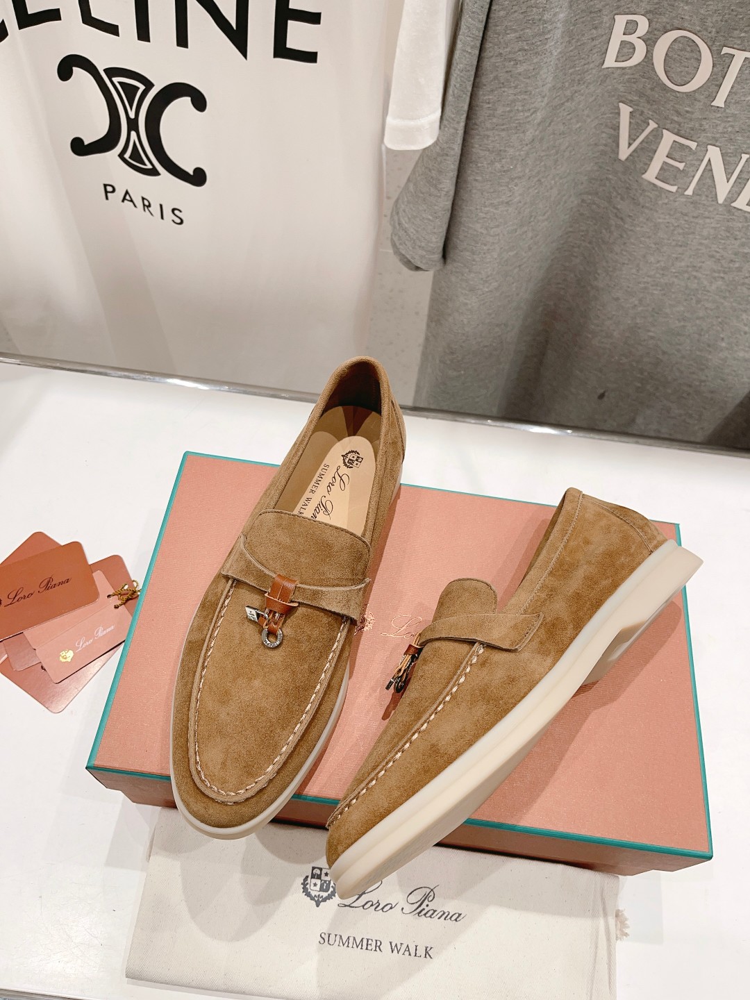 高版本出厂
  Loro Piana* LP万年经典款乐福鞋 简约时尚 脚感超级舒适 一天可以暴走两万步