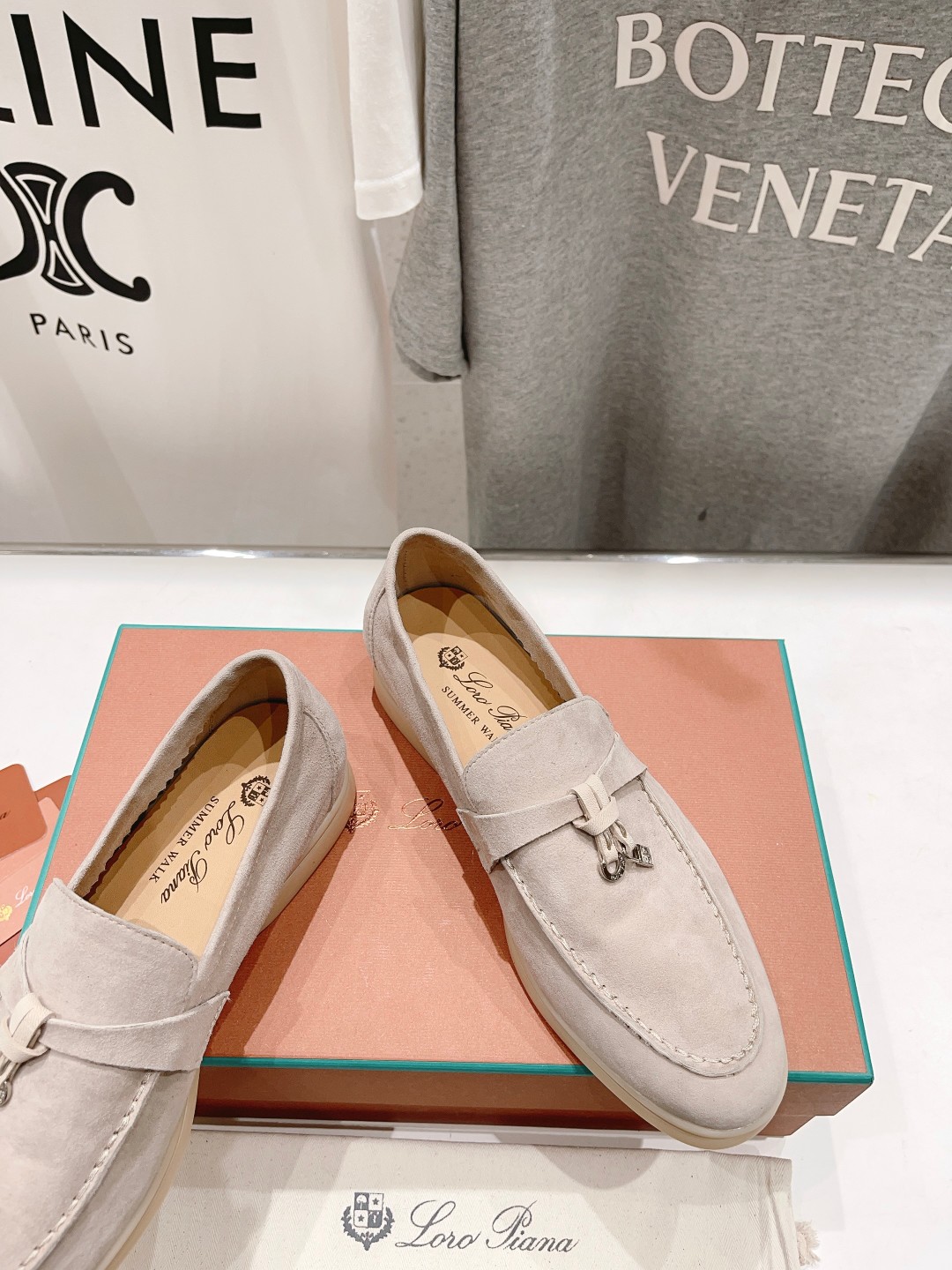 高版本出厂
  Loro Piana* LP万年经典款乐福鞋 简约时尚 脚感超级舒适 一天可以暴走两万步