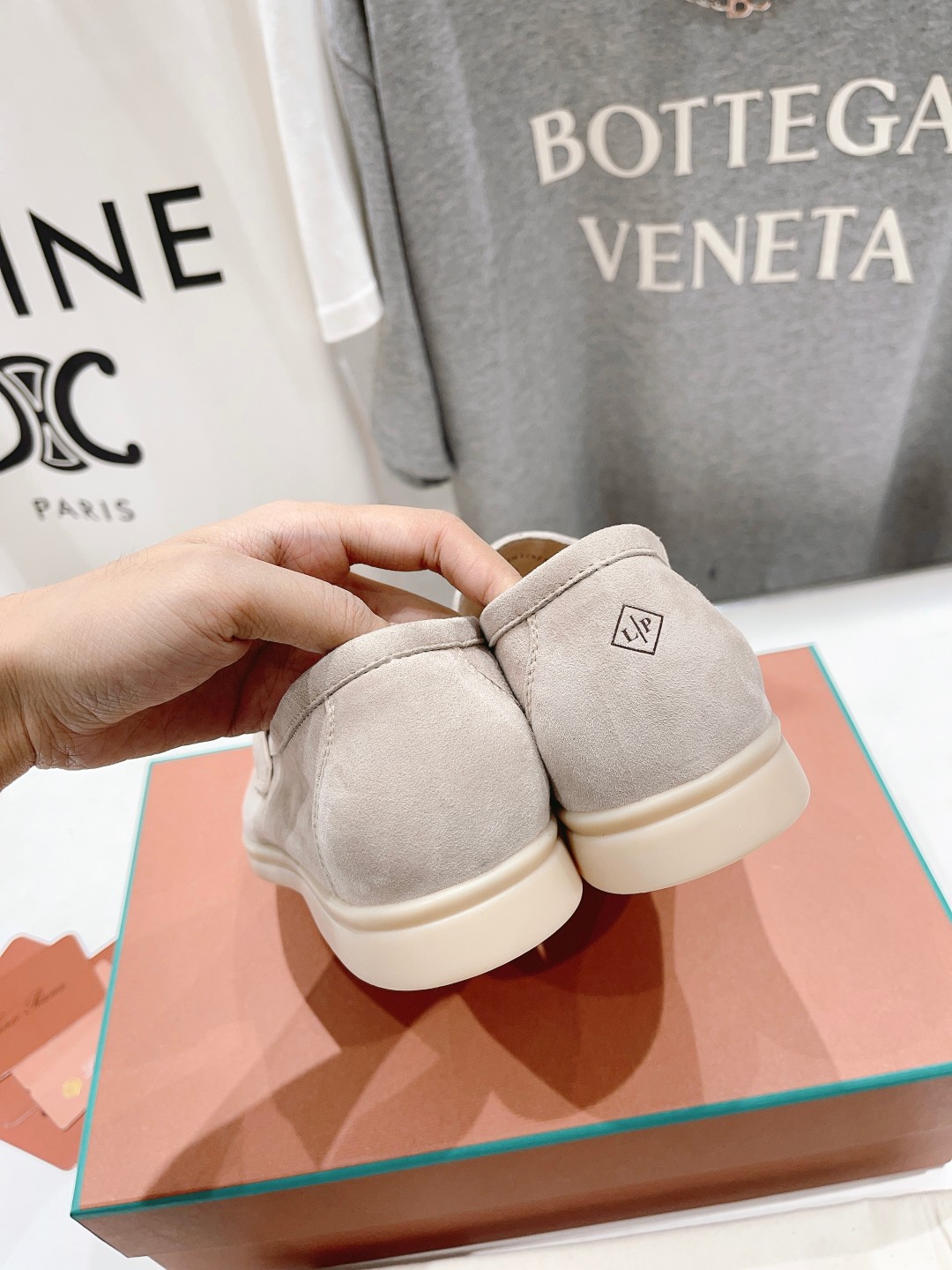 高版本出厂
  Loro Piana* LP万年经典款乐福鞋 简约时尚 脚感超级舒适 一天可以暴走两万步