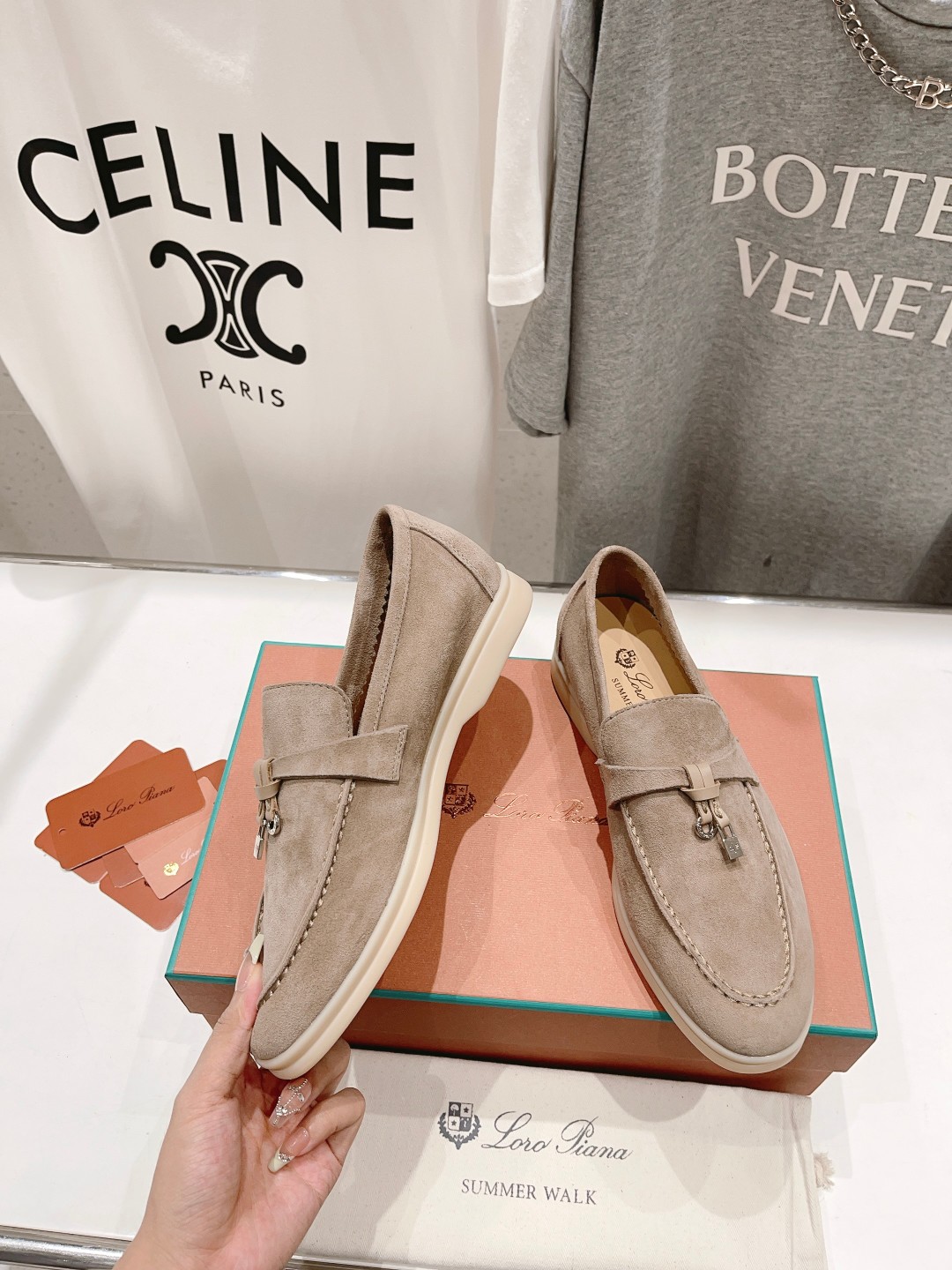 高版本出厂
  Loro Piana* LP万年经典款乐福鞋 简约时尚 脚感超级舒适 一天可以暴走两万步