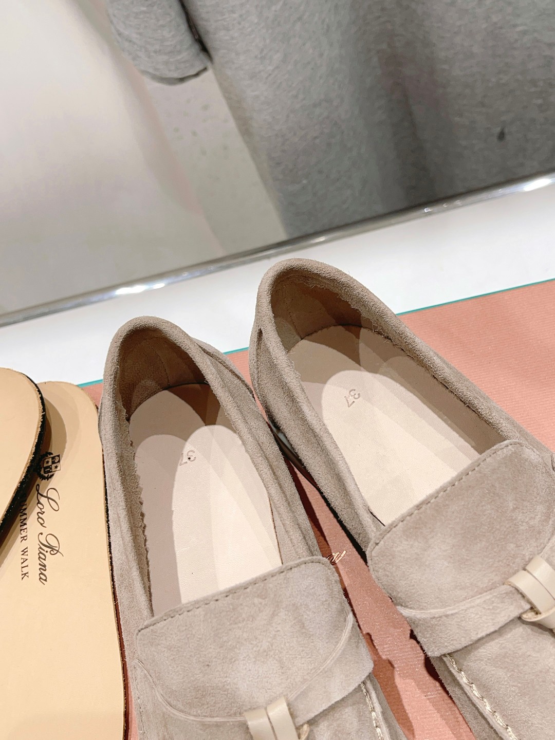 高版本出厂
  Loro Piana* LP万年经典款乐福鞋 简约时尚 脚感超级舒适 一天可以暴走两万步