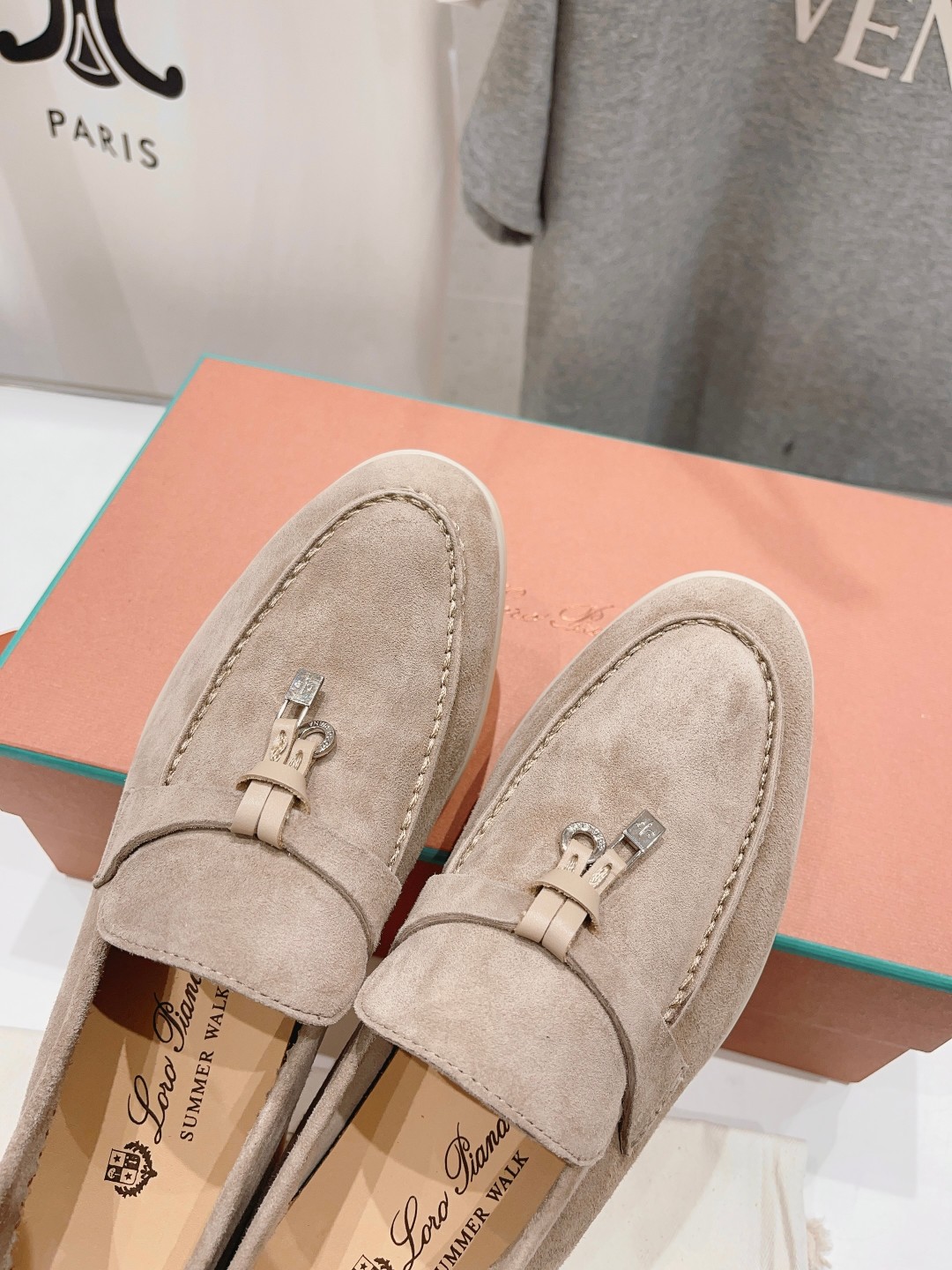 高版本出厂
  Loro Piana* LP万年经典款乐福鞋 简约时尚 脚感超级舒适 一天可以暴走两万步