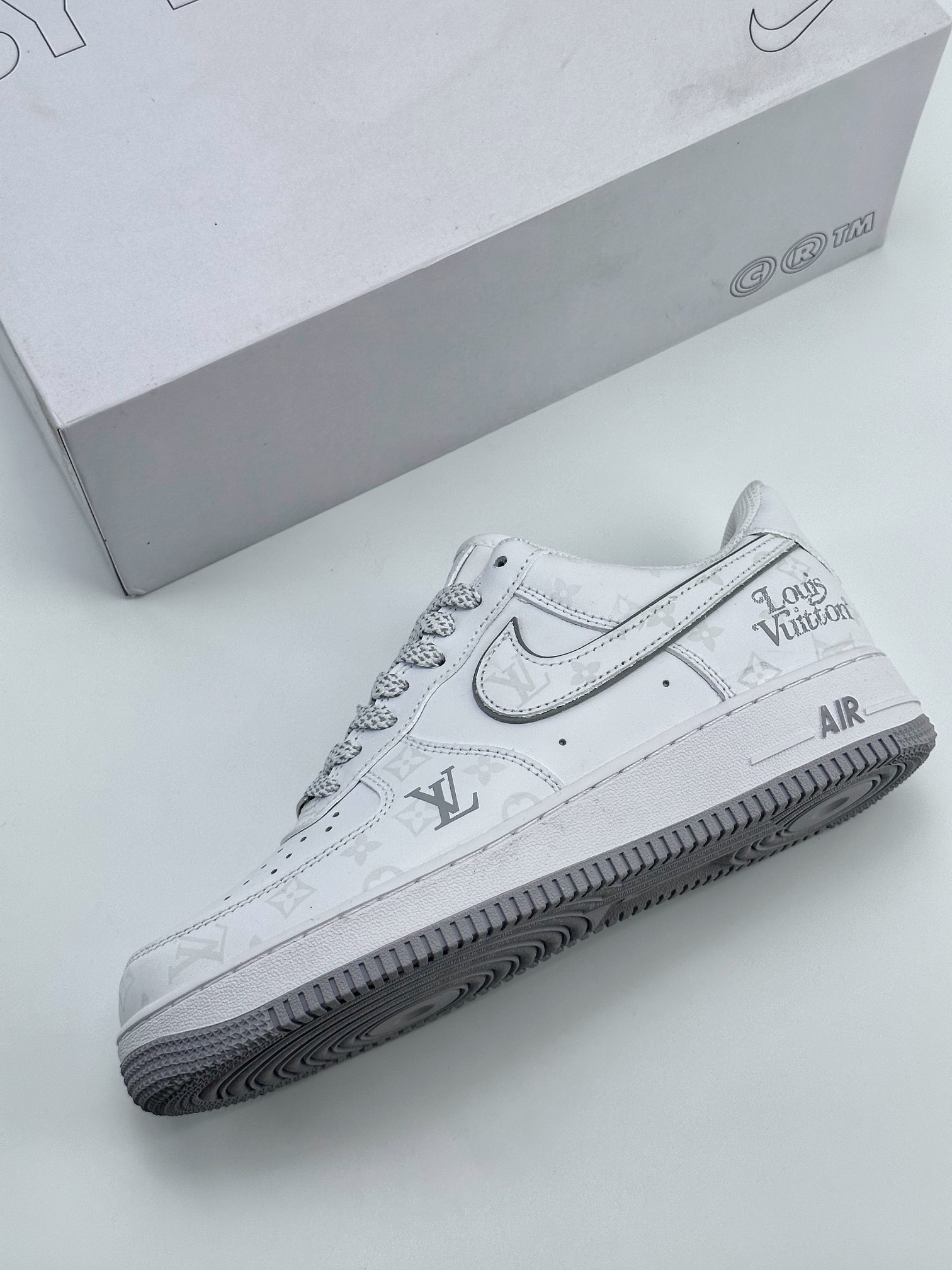 Nike Air Force 1 Low 07 x Louis Vuitton White and Grey Full Print CW2288-111