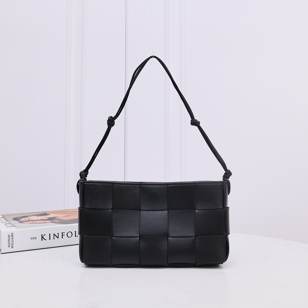 Bottega Veneta Cassette Woven Shoulder Bag Magnetic Closure Card Slot