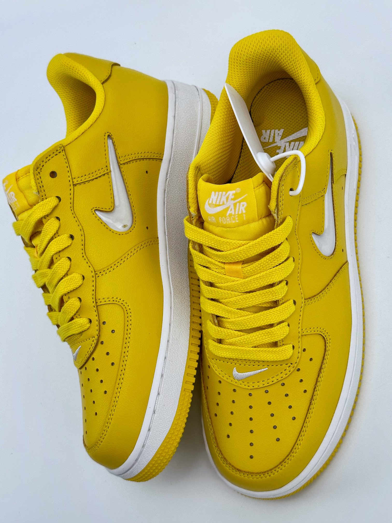 Nike Air Force 1 Low Retro 07 Yellow and White Crystal Hook FJ1044-700