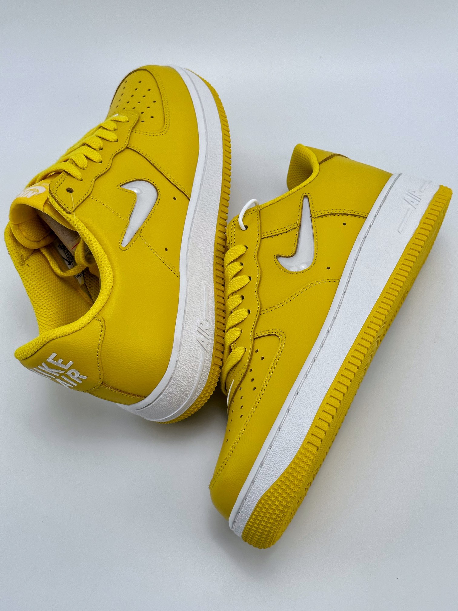 Nike Air Force 1 Low Retro 07 Yellow and White Crystal Hook FJ1044-700