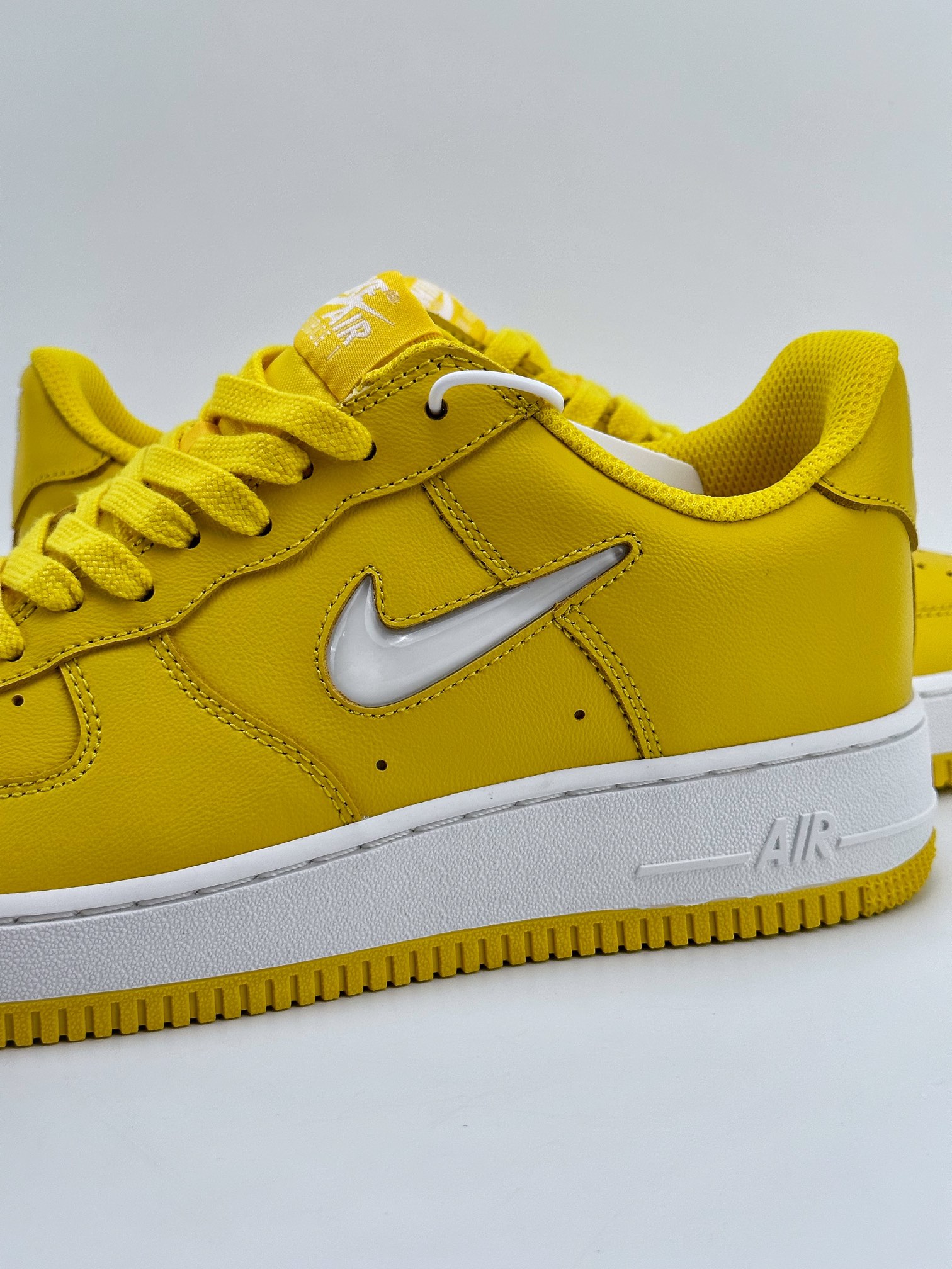 Nike Air Force 1 Low Retro 07 Yellow and White Crystal Hook FJ1044-700