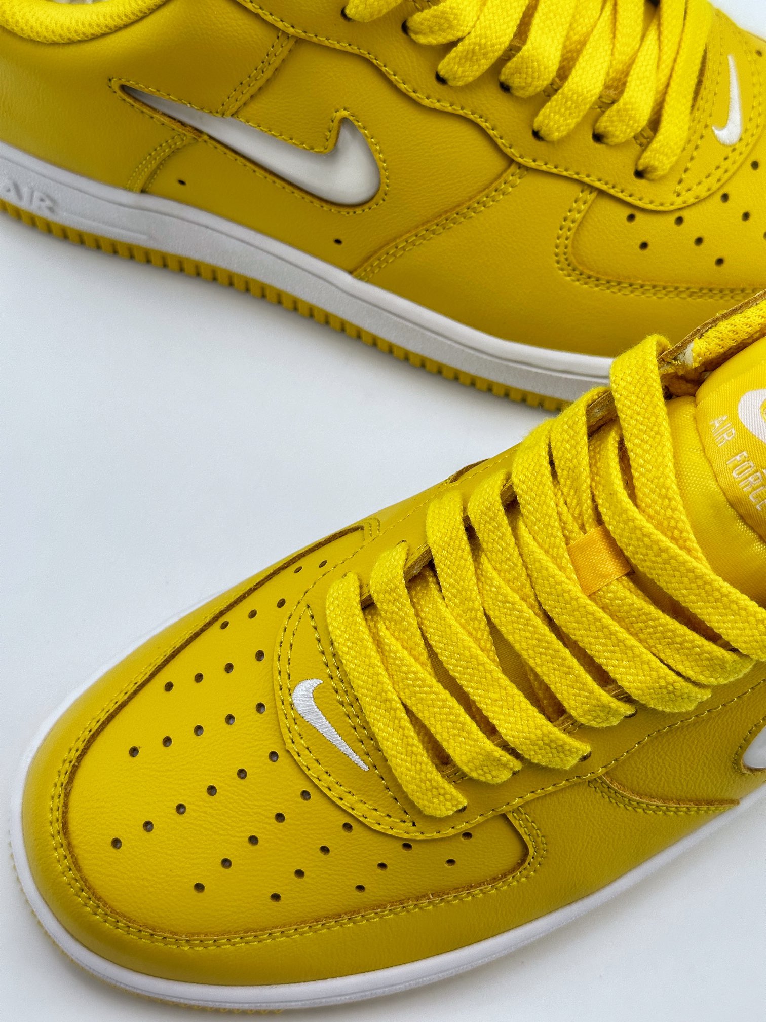 Nike Air Force 1 Low Retro 07 Yellow and White Crystal Hook FJ1044-700