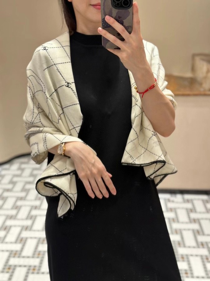 香奈儿（CHANEL） 上新❤️ 140*140 丝毛 台版印花 黑白二色 高级都市新贵！山茶花的再一次