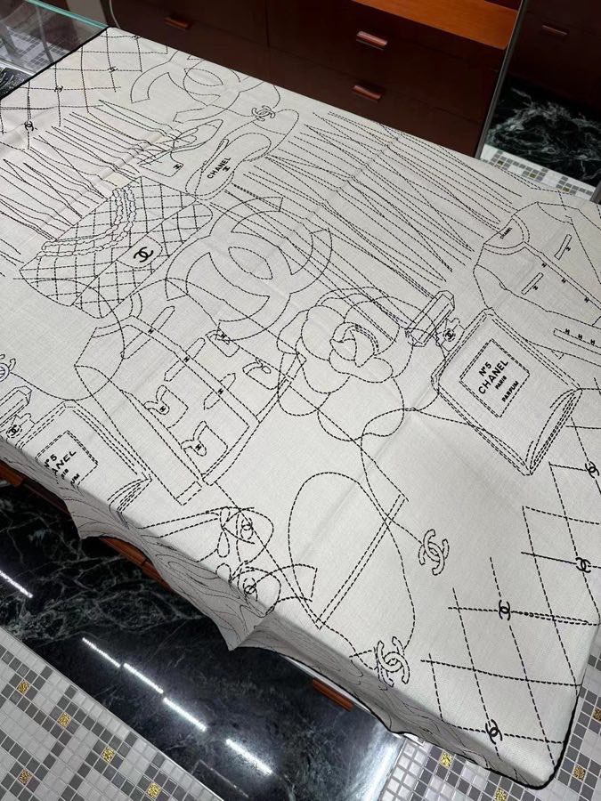 香奈儿（CHANEL） 上新❤️ 140*140 丝毛 台版印花 黑白二色 高级都市新贵！山茶花的再一次