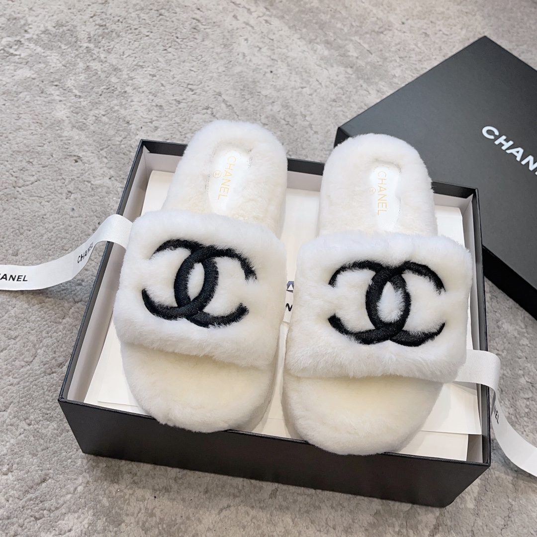 CHANEL Wool Slippers Quilted Lambswool Wool Curl Lining Rubber Anti-Slip Sole Boutique Packaging