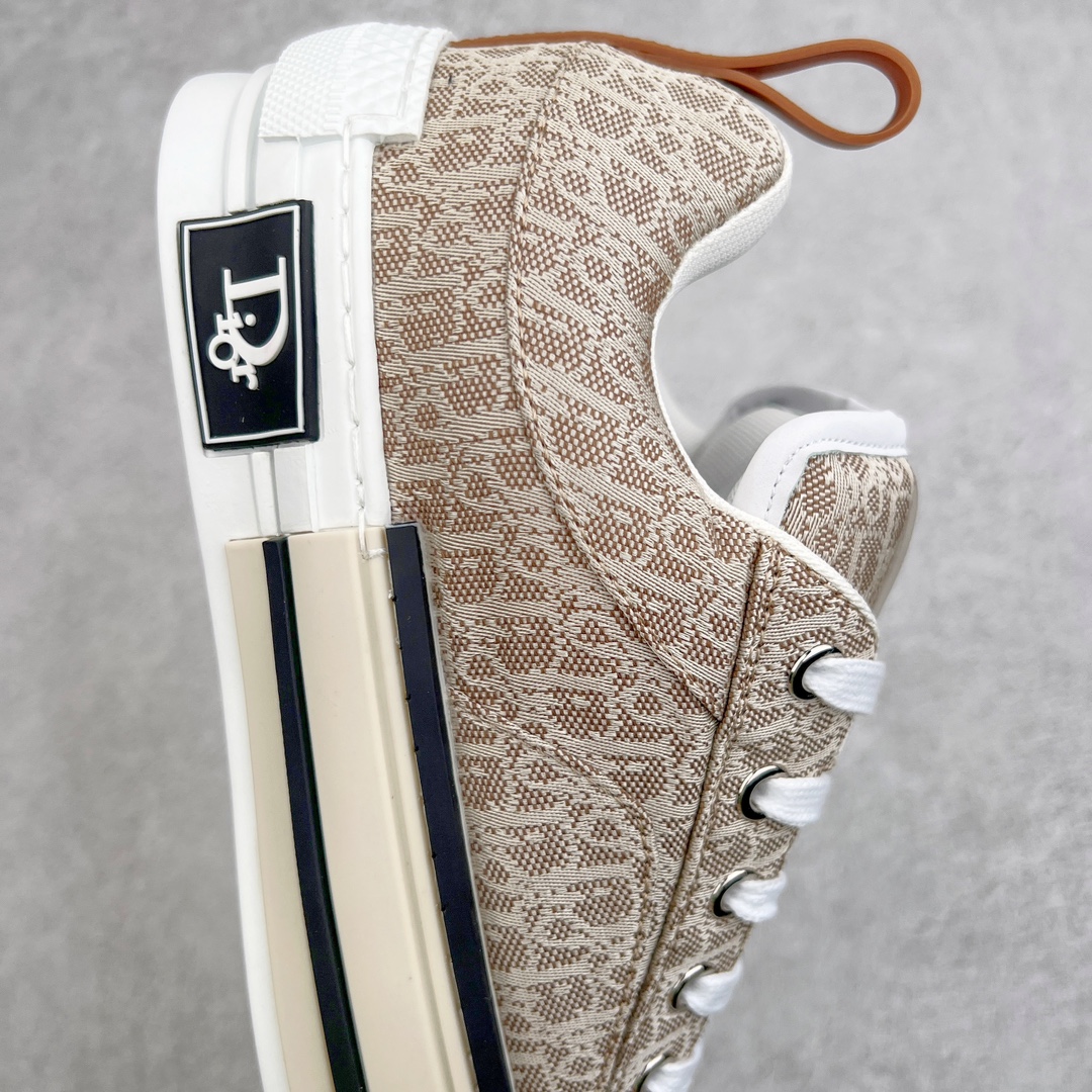 图片[6]-＃零售版 Dior B23 Oblique 迪奥提花面料面包鞋 原版一比一开发 23s年度最新款 全套正品新版包装配件 这款B23滑板运动鞋是本季新品 全新演绎标志性的设计 突显厚实的廓形和时尚的魅力 采用奶油白色提花面料精心制作 通体饰以 Oblique 印花 搭配正面粗鞋带、加垫鞋舌、加固圆形鞋头和后侧提拉环等经典滑板鞋的标识 白色橡胶鞋底饰以 Oblique 印花补丁更品精致 尺码：39 40 41 42 43 44 45 46-选品中心