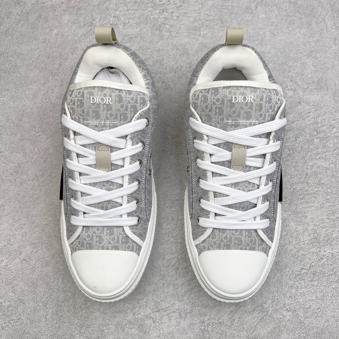 图片[2]-＃零售版 Dior B23 Oblique 迪奥提花面料面包鞋 原版一比一开发 23s年度最新款 全套正品新版包装配件 这款B23滑板运动鞋是本季新品 全新演绎标志性的设计 突显厚实的廓形和时尚的魅力 采用奶油白色提花面料精心制作 通体饰以 Oblique 印花 搭配正面粗鞋带、加垫鞋舌、加固圆形鞋头和后侧提拉环等经典滑板鞋的标识 白色橡胶鞋底饰以 Oblique 印花补丁更品精致 尺码：39 40 41 42 43 44 45 46-选品中心
