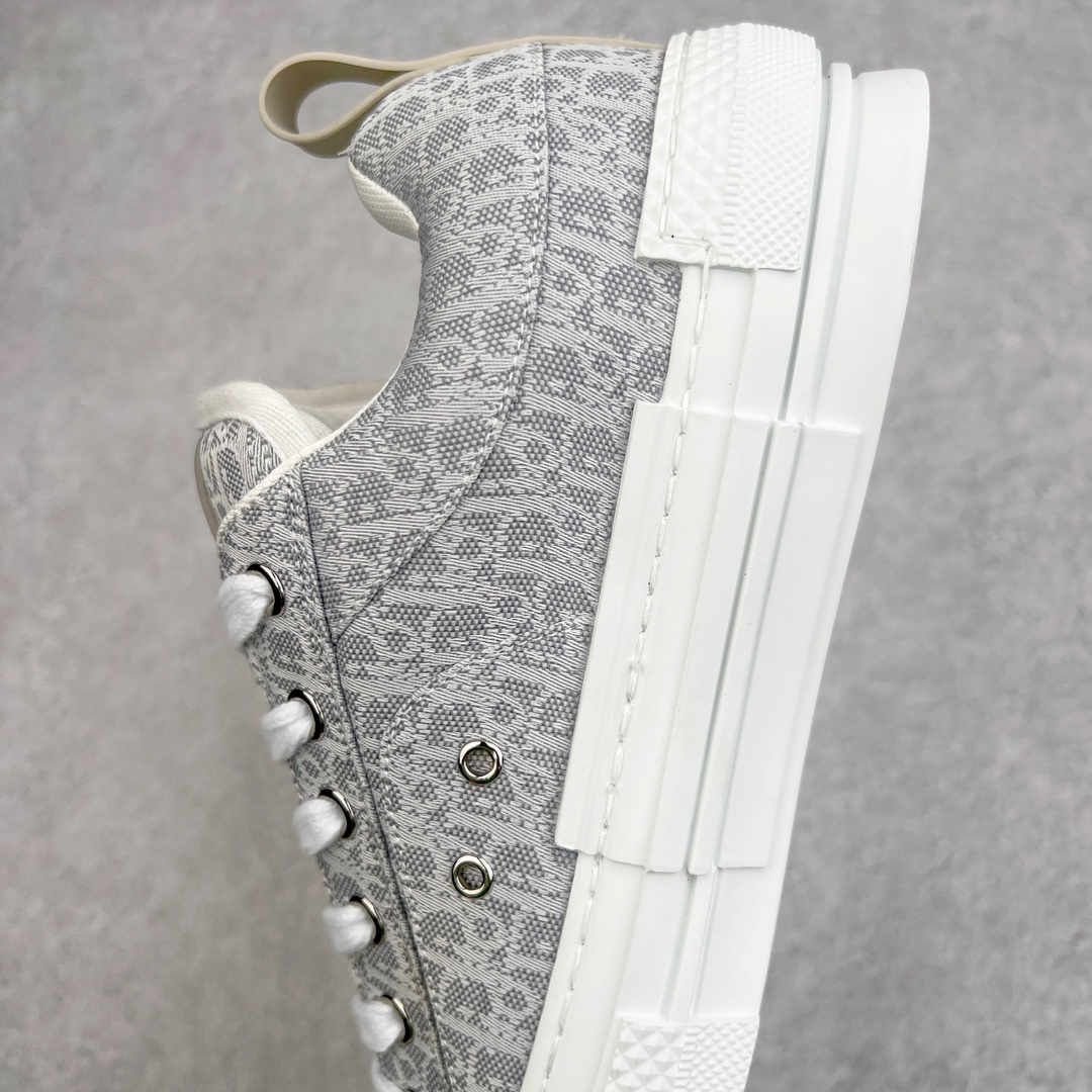 图片[7]-＃零售版 Dior B23 Oblique 迪奥提花面料面包鞋 原版一比一开发 23s年度最新款 全套正品新版包装配件 这款B23滑板运动鞋是本季新品 全新演绎标志性的设计 突显厚实的廓形和时尚的魅力 采用奶油白色提花面料精心制作 通体饰以 Oblique 印花 搭配正面粗鞋带、加垫鞋舌、加固圆形鞋头和后侧提拉环等经典滑板鞋的标识 白色橡胶鞋底饰以 Oblique 印花补丁更品精致 尺码：39 40 41 42 43 44 45 46-选品中心