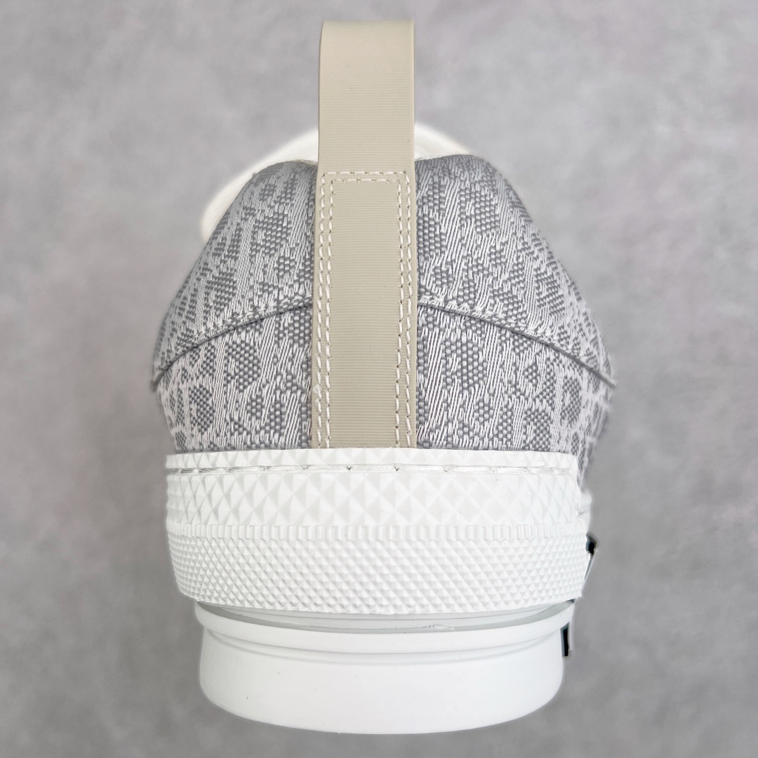 图片[8]-＃零售版 Dior B23 Oblique 迪奥提花面料面包鞋 原版一比一开发 23s年度最新款 全套正品新版包装配件 这款B23滑板运动鞋是本季新品 全新演绎标志性的设计 突显厚实的廓形和时尚的魅力 采用奶油白色提花面料精心制作 通体饰以 Oblique 印花 搭配正面粗鞋带、加垫鞋舌、加固圆形鞋头和后侧提拉环等经典滑板鞋的标识 白色橡胶鞋底饰以 Oblique 印花补丁更品精致 尺码：39 40 41 42 43 44 45 46-选品中心