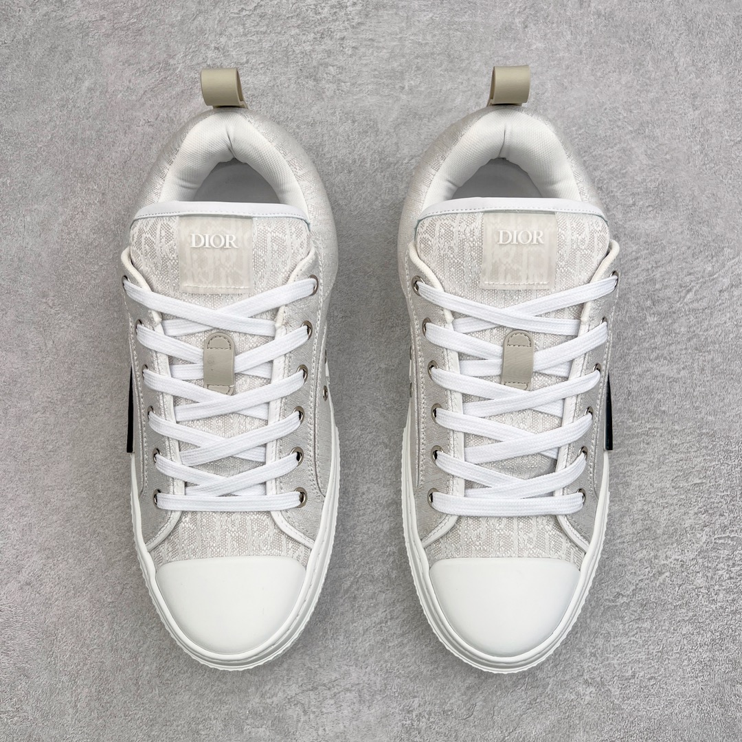 图片[2]-＃零售版 Dior B23 Oblique 迪奥提花面料面包鞋 原版一比一开发 23s年度最新款 全套正品新版包装配件 这款B23滑板运动鞋是本季新品 全新演绎标志性的设计 突显厚实的廓形和时尚的魅力 采用奶油白色提花面料精心制作 通体饰以 Oblique 印花 搭配正面粗鞋带、加垫鞋舌、加固圆形鞋头和后侧提拉环等经典滑板鞋的标识 白色橡胶鞋底饰以 Oblique 印花补丁更品精致 尺码：39 40 41 42 43 44 45 46-选品中心
