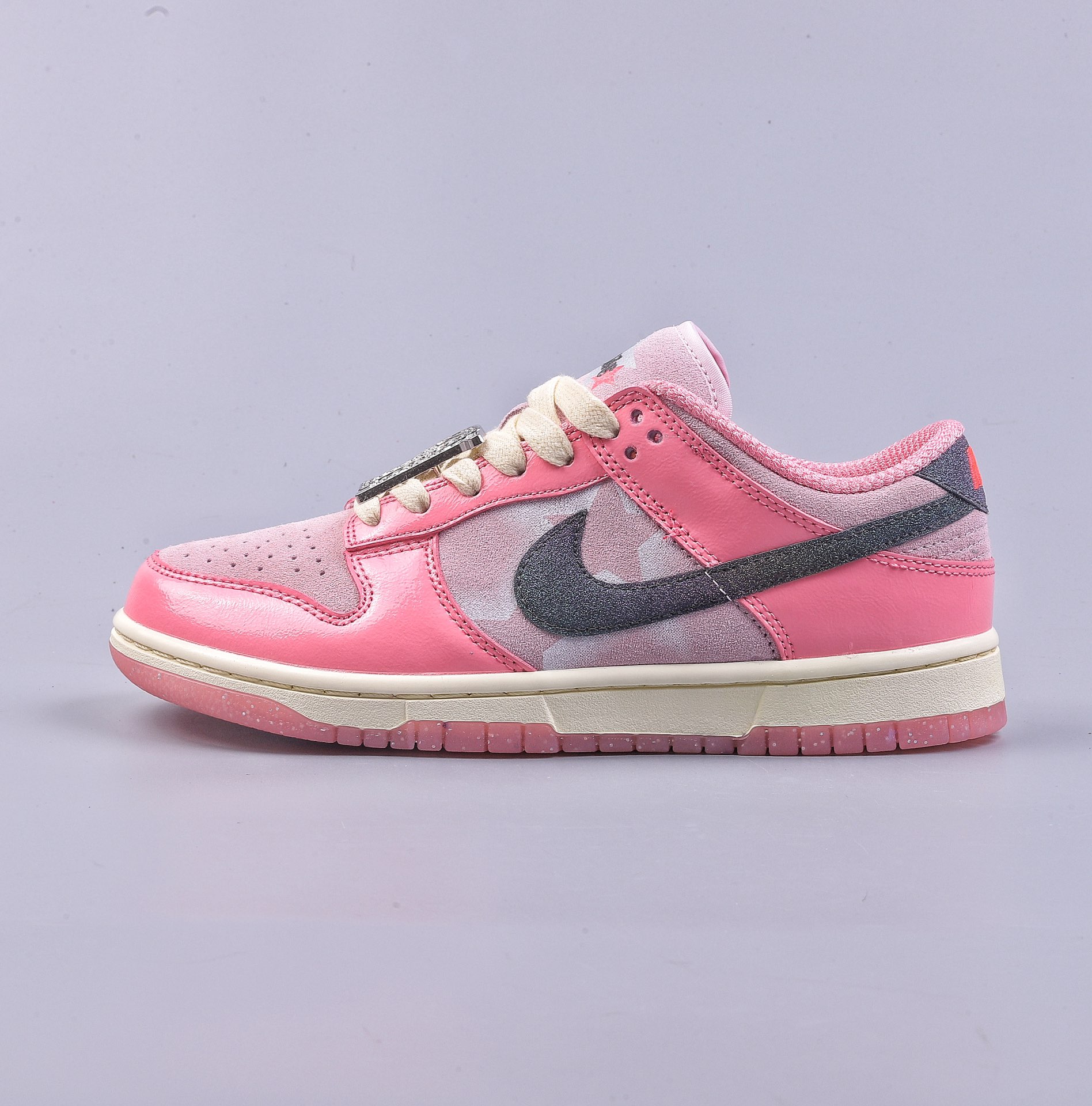 260 A Nike SB Dunk Low “Hot Punch and Pink Foam” 芭比粉 FN8927-621