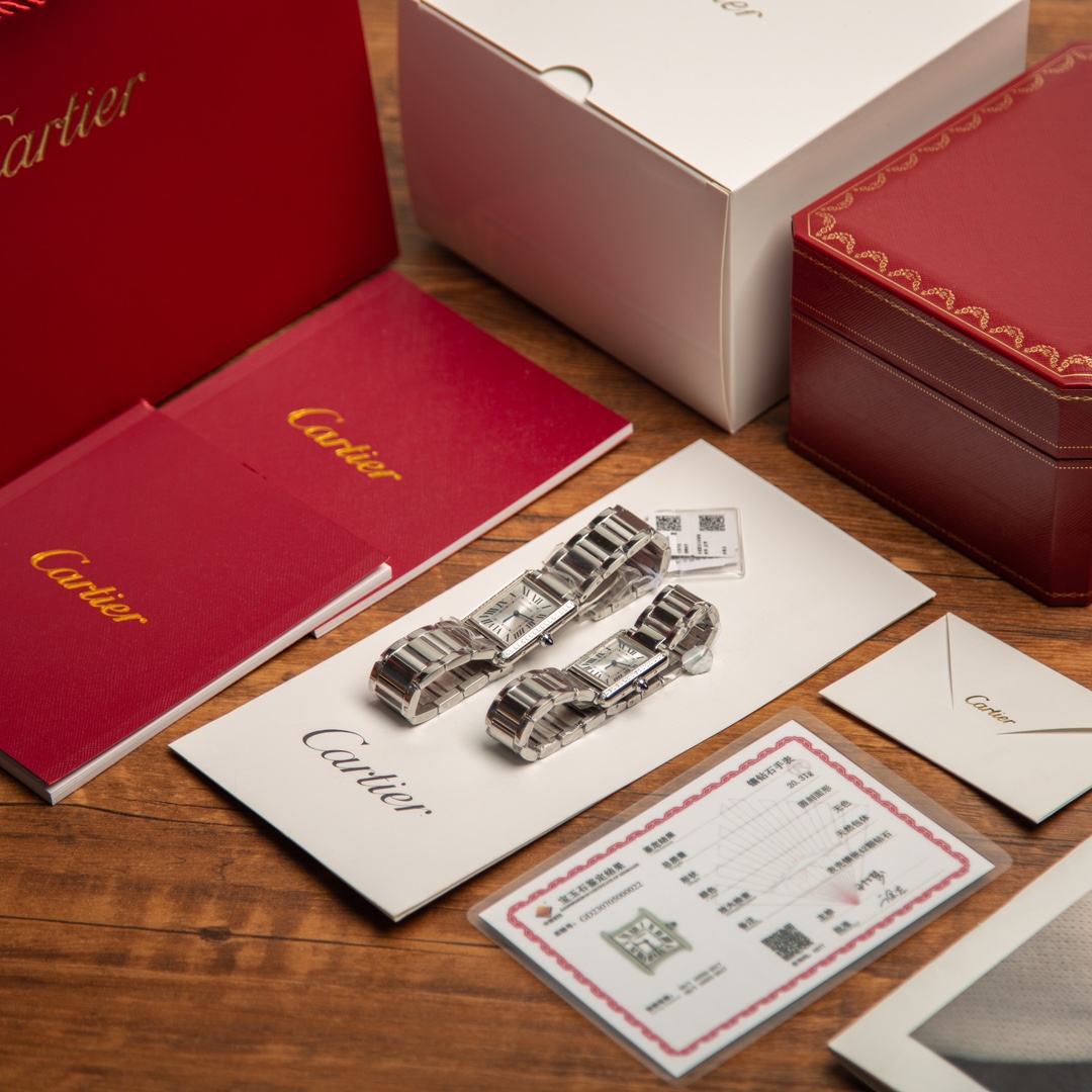 NO:390498,Spot real diamonds original factory data different from market currency!  (The highest version on the market, supports any comparison) Provides inspection certificate, one table, one number, supports re-inspection!  Equipped with Cartier 157 special movement movement, the original version is truly consistent from the inside to the outside!  Bottom cover tag, card protection, three-code in one. Each is an independent code!  It Must be a TANK among all the classic Cartier tank watches. If I want to have a watch that I wear every day, I will definitely choose TANK Solo, and now this may be modified by the latest TANK MUST. This year, the brand launched a brand new TankMust series watch. This TankMust series watch also uses the brand's iconic square case medium size 33.7mmx25.5mm, small size 29.5mmx22mm thick 6.6mm inlaid with 40 VVS-grade diamonds, weighing about 0.48 carats, silver plated on the dial and Roman scale, the brand's logo sword-shaped quenched roasted blue steel hand, sapphire crystal glass, and the unique natural blue spinel inlaid on the crown  Compared with the previous line processing, the case is more rounded and smooth. The 316L stainless steel rectangular case has polished and brushed rounded corners and polished in detail. In addition, the watch is also equipped with a quick disassembly function of the watch strap, which greatly increases the comfort and convenience of daily wear. It is good to give it to others for your own use, cartier19860909现货真钻 原厂数据 区别市场通货！（市面上最高版本,支持任意对比）配检测证书,一表一号 支持复检！搭载卡地亚157专用机芯机芯,真正从内到外原版一致！底盖吊牌 保卡 三码合一.每一个都是独立的编码！ It Must be a TANK在所有经典的卡地亚坦克腕表里面,如果要拥有一只作为日常每天戴的腕表,我肯定选TANK Solo,而现在这件事可能会被最新的TANK MUST改观.今年,品牌推出了全新的TankMust系列腕表,这款TankMust系列腕表,同样采用品牌标志性的方形表壳中号33.7mmx25.5mm,小号29.5mmx22mm 厚6.6mm,并镶崁了40粒VVS级钻石,重约0.48克拉,表盘镀银及罗马刻度字,品牌标志剑形淬火烤蓝钢指针,蓝宝石水晶玻璃,表冠上镶嵌的独一无二天然蓝色尖晶石 表壳相较于之前的线条处理更为圆润、流畅.316L精钢矩形表壳,抛光拉丝圆角精工打磨此外,腕表还配备了表带快拆功能,这一设计也大大的增加了日常佩戴的舒适性和便利性.送人自用都不错,,cartier,Watch