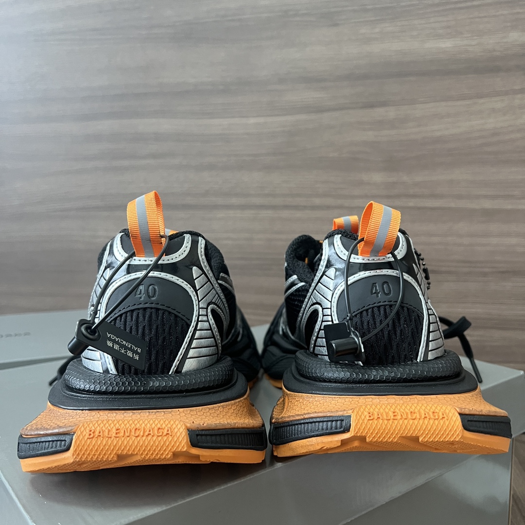 Balenciaga Balenciaga Phantom Sneaker 巴黎世家全新做旧十代黑银黄潮流跑鞋 在延续 Track Trainer 户外轮廓和复杂鞋面结构的同时
