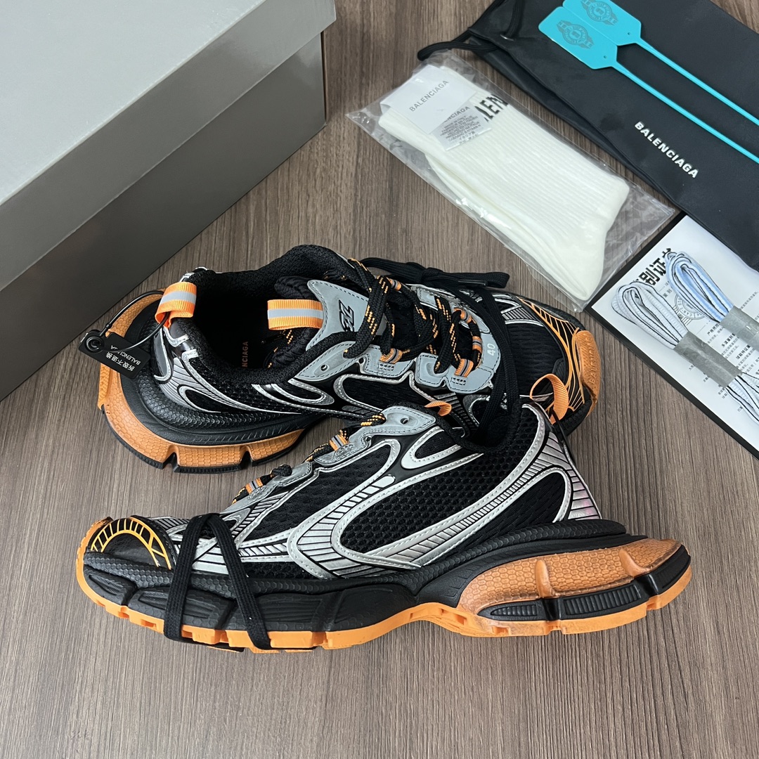 Balenciaga Balenciaga Phantom Sneaker 巴黎世家全新做旧十代黑银黄潮流跑鞋 在延续 Track Trainer 户外轮廓和复杂鞋面结构的同时