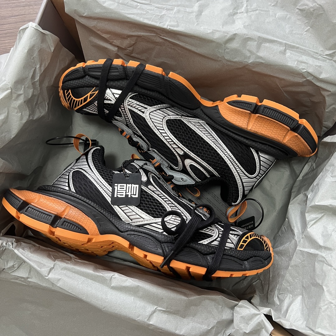 Balenciaga Balenciaga Phantom Sneaker 巴黎世家全新做旧十代黑银黄潮流跑鞋 在延续 Track Trainer 户外轮廓和复杂鞋面结构的同时