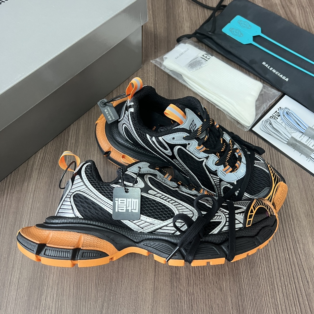Balenciaga Balenciaga Phantom Sneaker 巴黎世家全新做旧十代黑银黄潮流跑鞋 在延续 Track Trainer 户外轮廓和复杂鞋面结构的同时