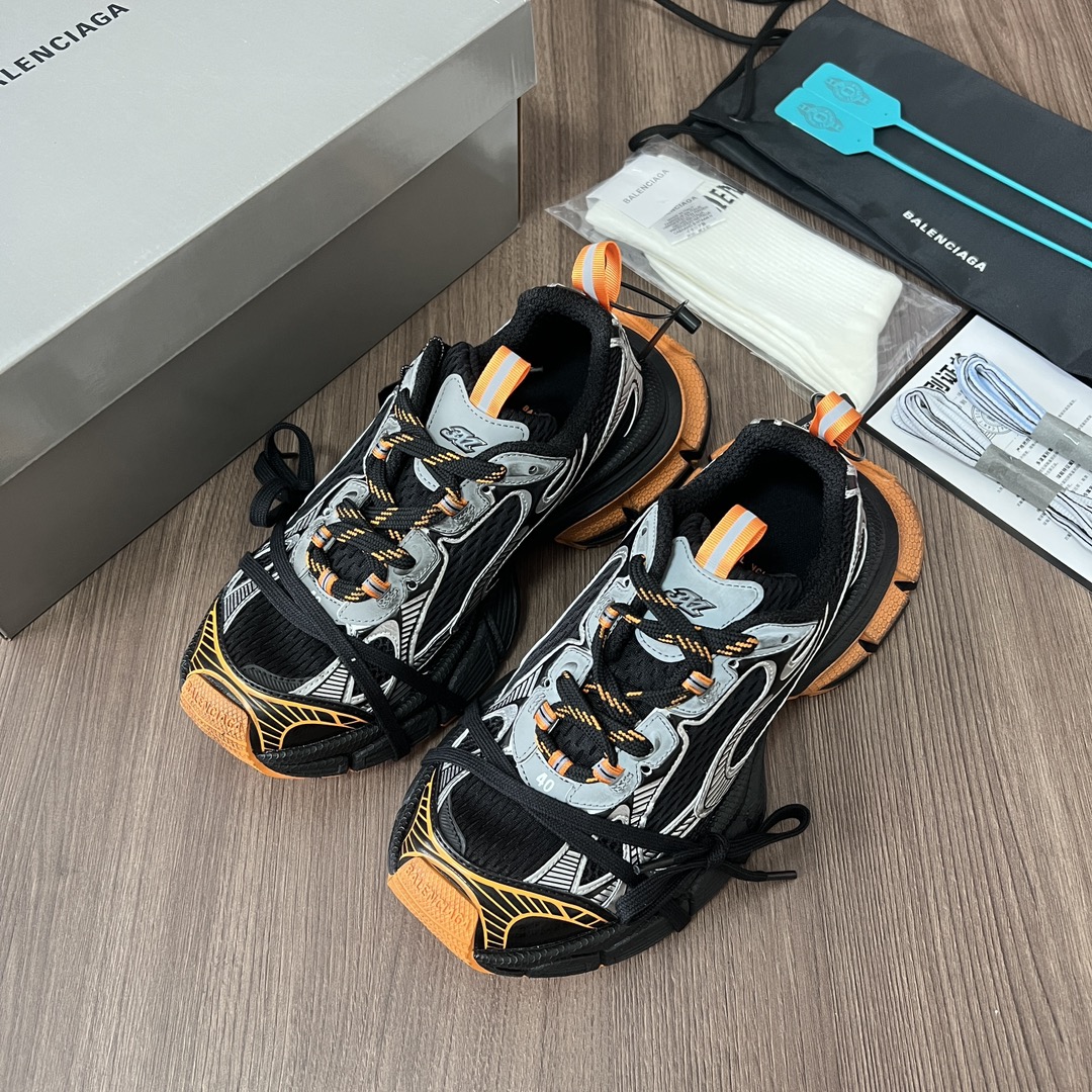 Balenciaga Balenciaga Phantom Sneaker 巴黎世家全新做旧十代黑银黄潮流跑鞋 在延续 Track Trainer 户外轮廓和复杂鞋面结构的同时