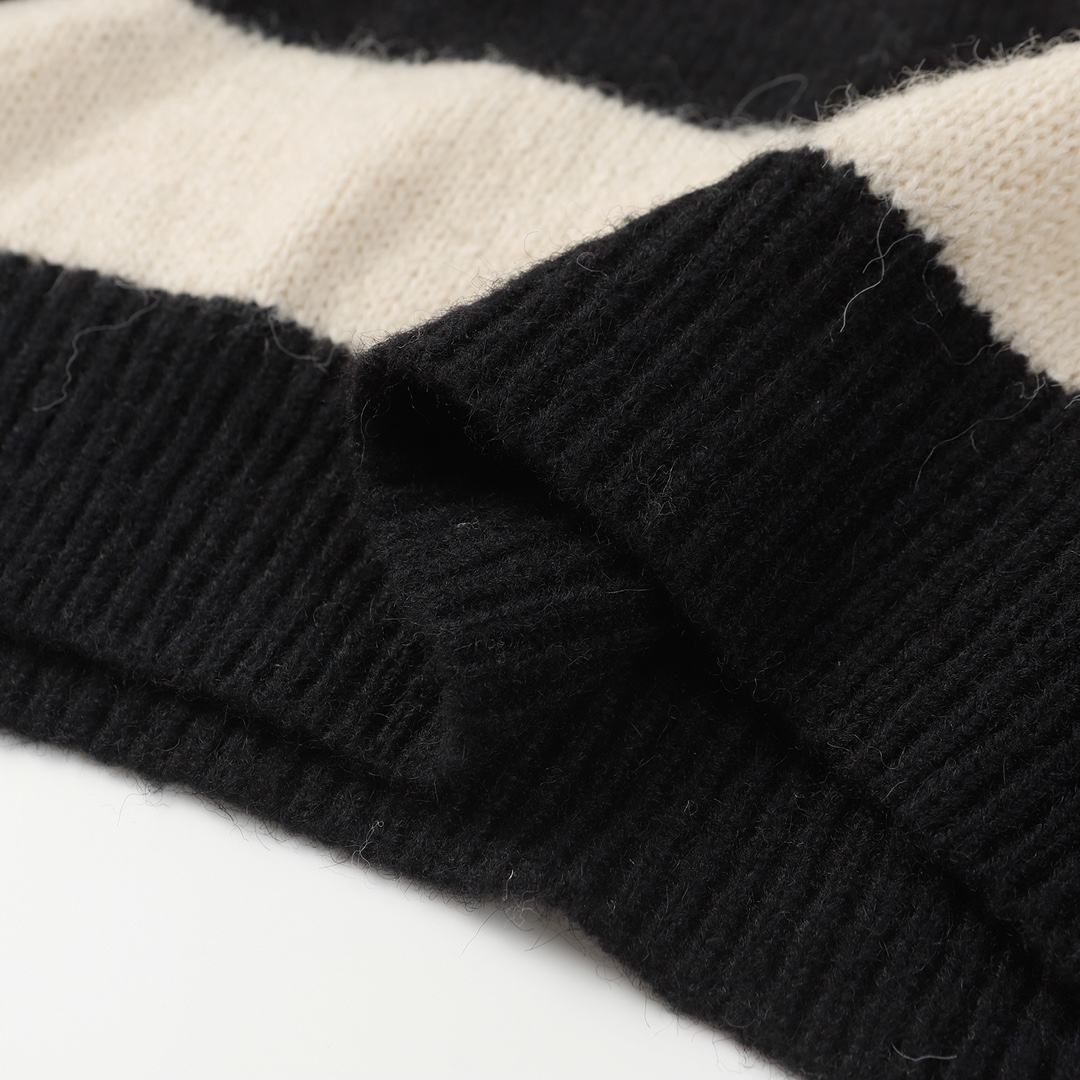 Balenciaga Sweaters with Embroidered Logo: Mahi Hair Process, Black & White, Original Capacitor - 图片 4