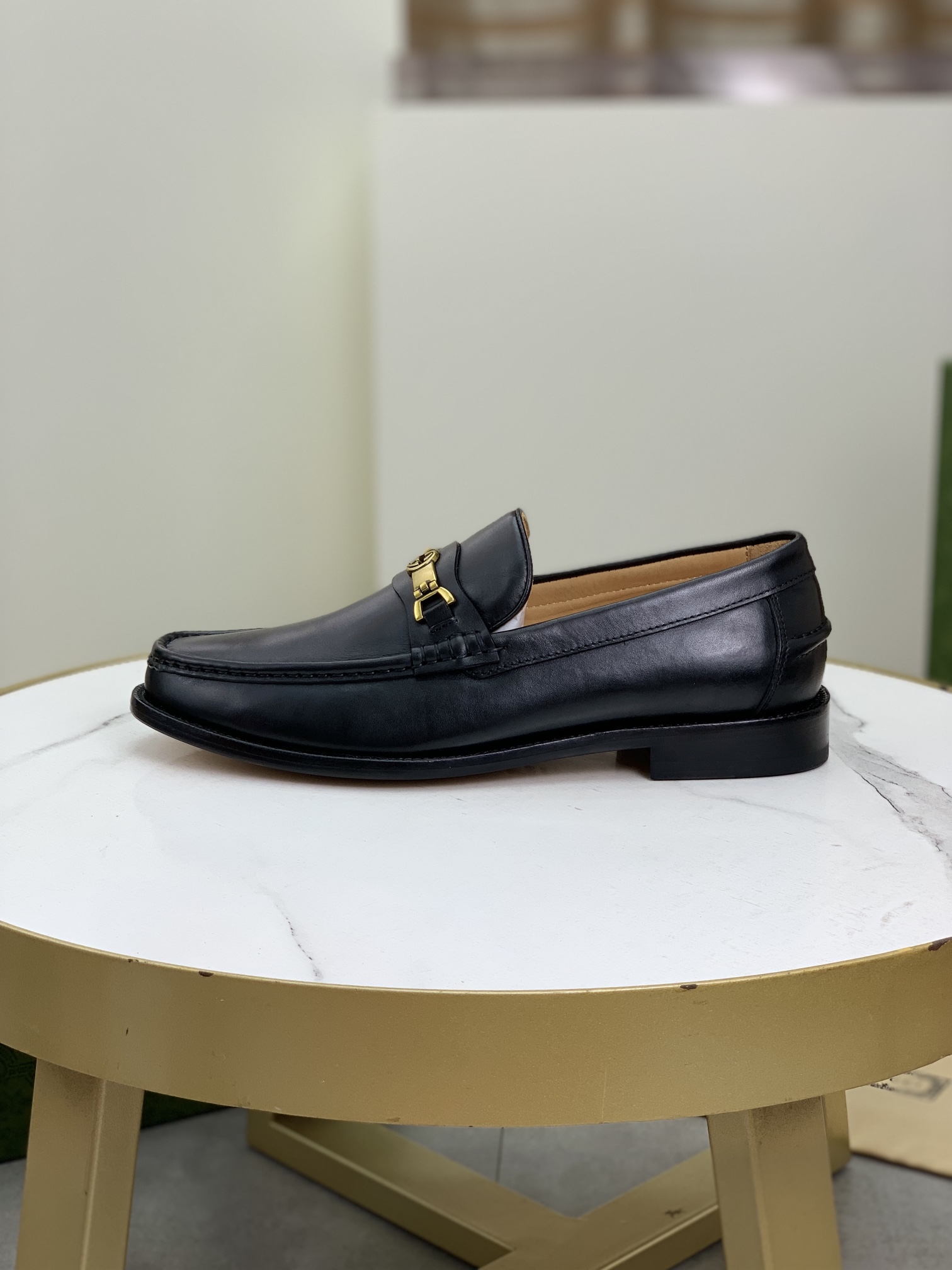 Real 💎💎💎Versión superior (suela original de cuero genuino de alta gama) Marca: [GUCCi] Los nuevos zapatos de cuero f…