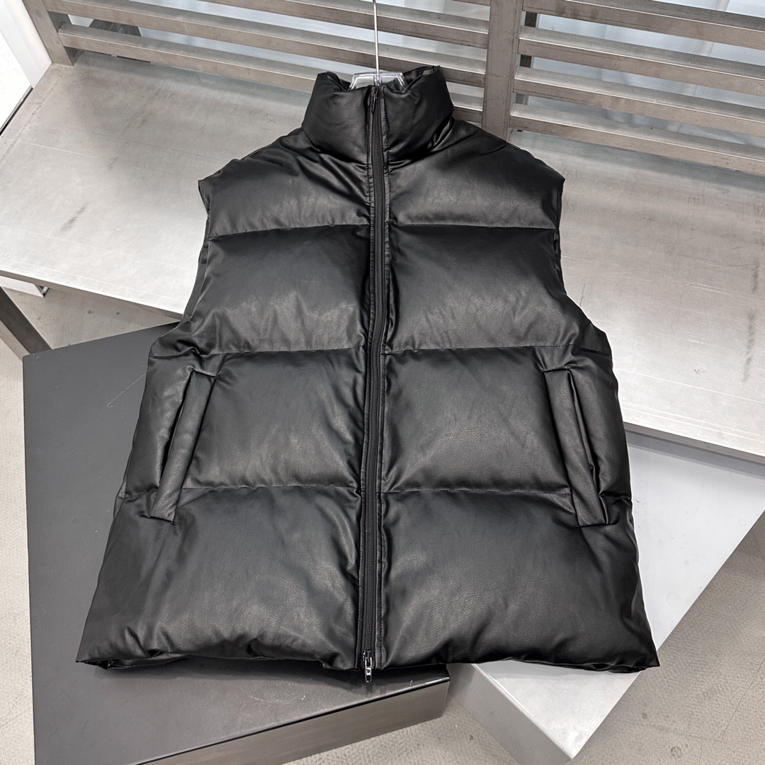 🌾巴黎 ｜ 新款羽绒马甲，经典刺绣标，环保pu仿皮面料，90白鹅绒填充，男女同款，尺码sml