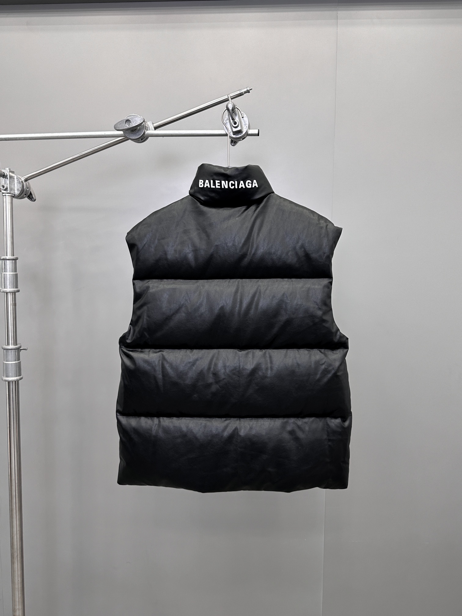 🌾巴黎 ｜ 新款羽绒马甲，经典刺绣标，环保pu仿皮面料，90白鹅绒填充，男女同款，尺码sml