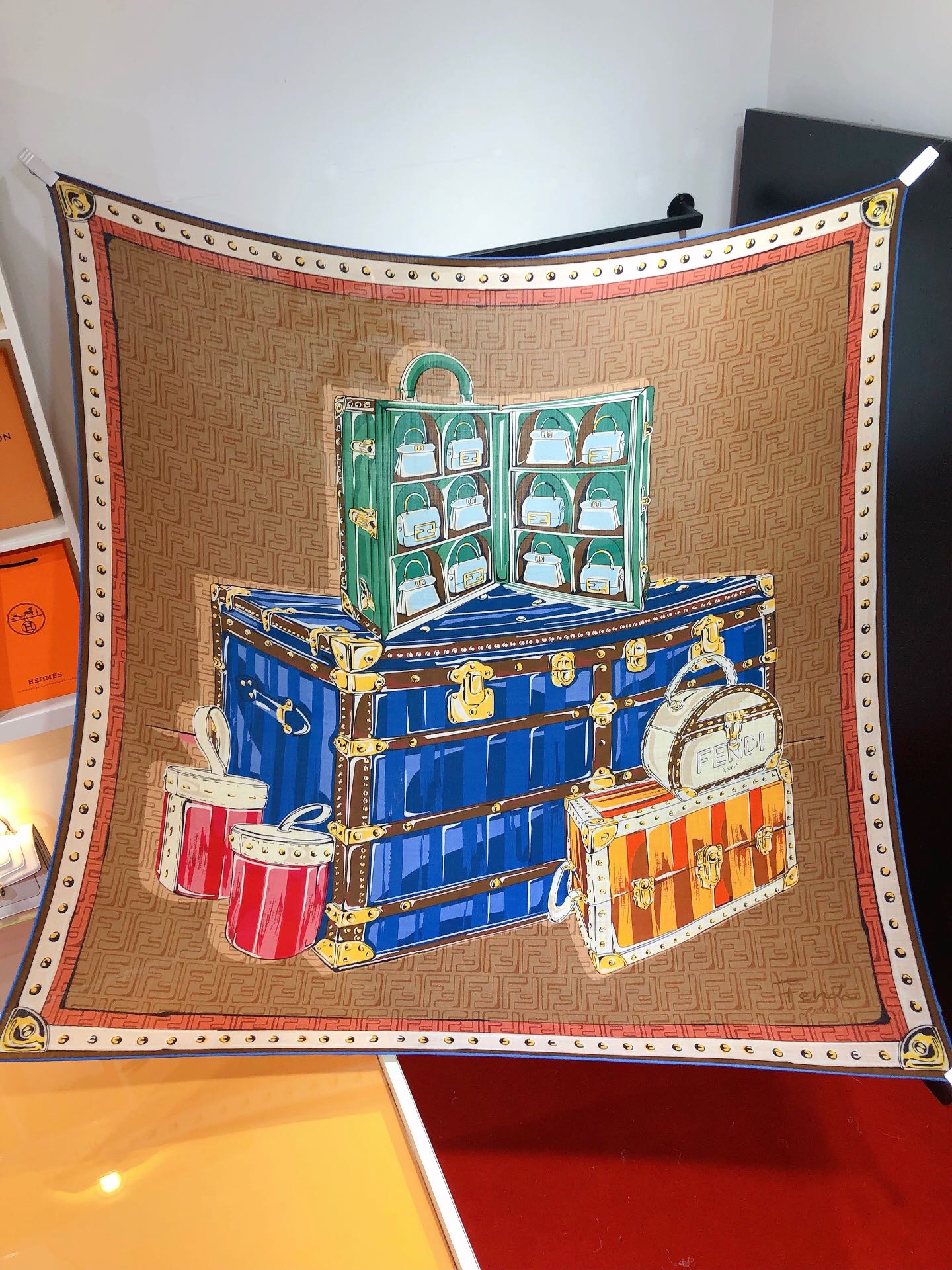 NO:170411,RFD2310 Fendi original single FF140cm velvet square scarf, the quality of the counter top visual feast, top silk cashmere blended herringbone is as soft and silky as velvet, making it a unique and precious existence. Overseas counters are absolutely top-notch products, this Fendi must-have accessory can be worn in many ways and matched with any clothing. Whether tied around the neck, or worn as a belt, hairband and headscarf, it is pleasing to the eye. The thickness available in all seasons is super practical, and the feel is smooth and hand-made curly edges!  Giving gifts for your own use is the first choice!  【70 cashmere 30 silk.140X140cm】, high-version scarf, fendi, real silk19860909RFD2310芬迪原单FF140cm丝绒方巾,绝对会尖叫的专柜品质顶级视觉盛宴顶级真丝羊绒混纺人字纹如天鹅绒般柔软丝滑,使之成为独一无二的珍贵存在.海外专柜同步绝对的顶级好货这款芬迪必备配饰可以多种方式佩戴,与任何服饰皆搭配得宜.无论系绕颈间,或作为腰带、束发带及头巾佩戴,皆赏心悦目.四季可用的厚度 ,超实用 ,手感顺滑纯手工卷边！送礼自用都是首选！【70羊绒 30真丝.140X140cm】,高版本围巾,fendi,real silk,scarf