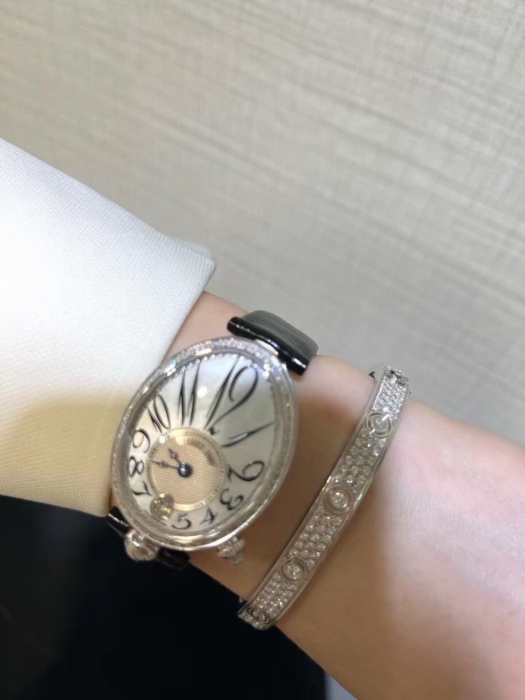 NO:145626,Queen Breguet automatic mechanical crocodile leather strap, Queen diamond watch is really full of temperament. Daily wear or matching jade colored gems and diamonds are all high-end beauty., breguet, crocodile skin19860909宝玑皇后 自动机械鳄鱼皮表带,皇后钻表真的是气质满满,日常单戴或者搭配翡翠彩宝钻石澳宝都是高级美.,,breguet,crocodile skin,Watch