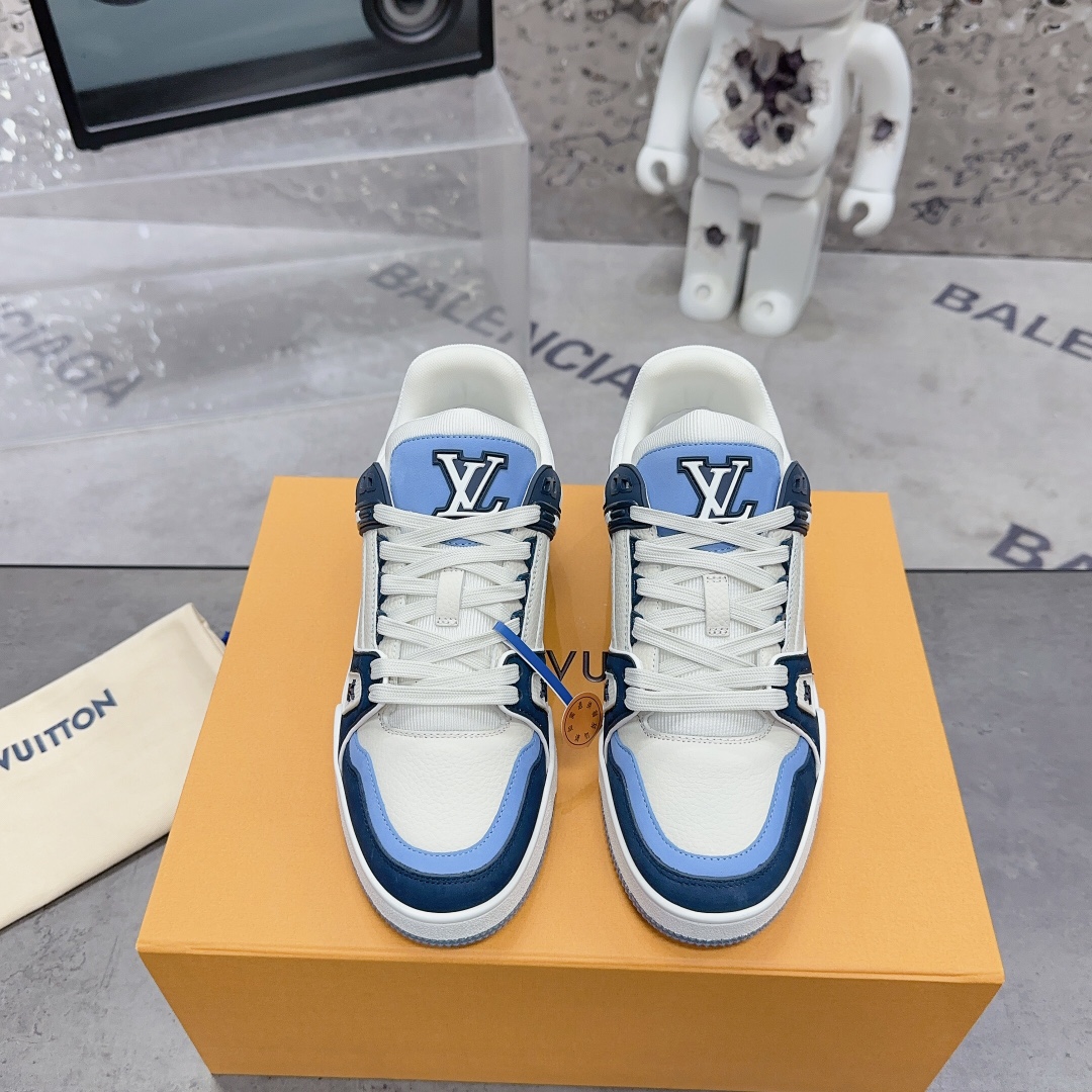 NO:578074,[Top version] Couple style Louis*Vuitto* LV Trainer sneakers purchased from Europe for 1W RMB. It took a month to develop a private mold for the outsole and fabric. Three sets of molds were scrapped for the shoe upper before being perfectly adjusted to the original version. A shoe that definitely cost a lot of money and thought. This series was designed after the arrival of Vifgil. It is favored by many fans every season. Pair it with different socks to show your personality. Privately molded cowhide fabric, TU original outsole and original packaging.  Sizes for women: 35-40, men: 39-45 (customized for sizes 35 and 45), casual shoes/sports shoes, louis vuitton, louis vuitton, sneakers, cowhide, socks19860909【顶级版本】情侣款 Louis*Vuitto* LV Trainer 运动鞋欧洲代购1W RMB购入 历时一个月爆拆开发 大底和面料私模 鞋面更是报废了三套模具 才完美调整至原版一致较果 绝对下血本费心思的一款鞋子 自Vifgil到来之后而设计的这一系列 每一季度都深受众多粉丝的青睐 搭配不同的袜子更显个性哦 私私模牛皮面料 TU原版大底 原版包装 码数女 35-40 男39-45（35码 45码订做）,休闲鞋/运动鞋,louis vuitton,louis vuitton,sneakers,cowhide,socks,Women's Shoes