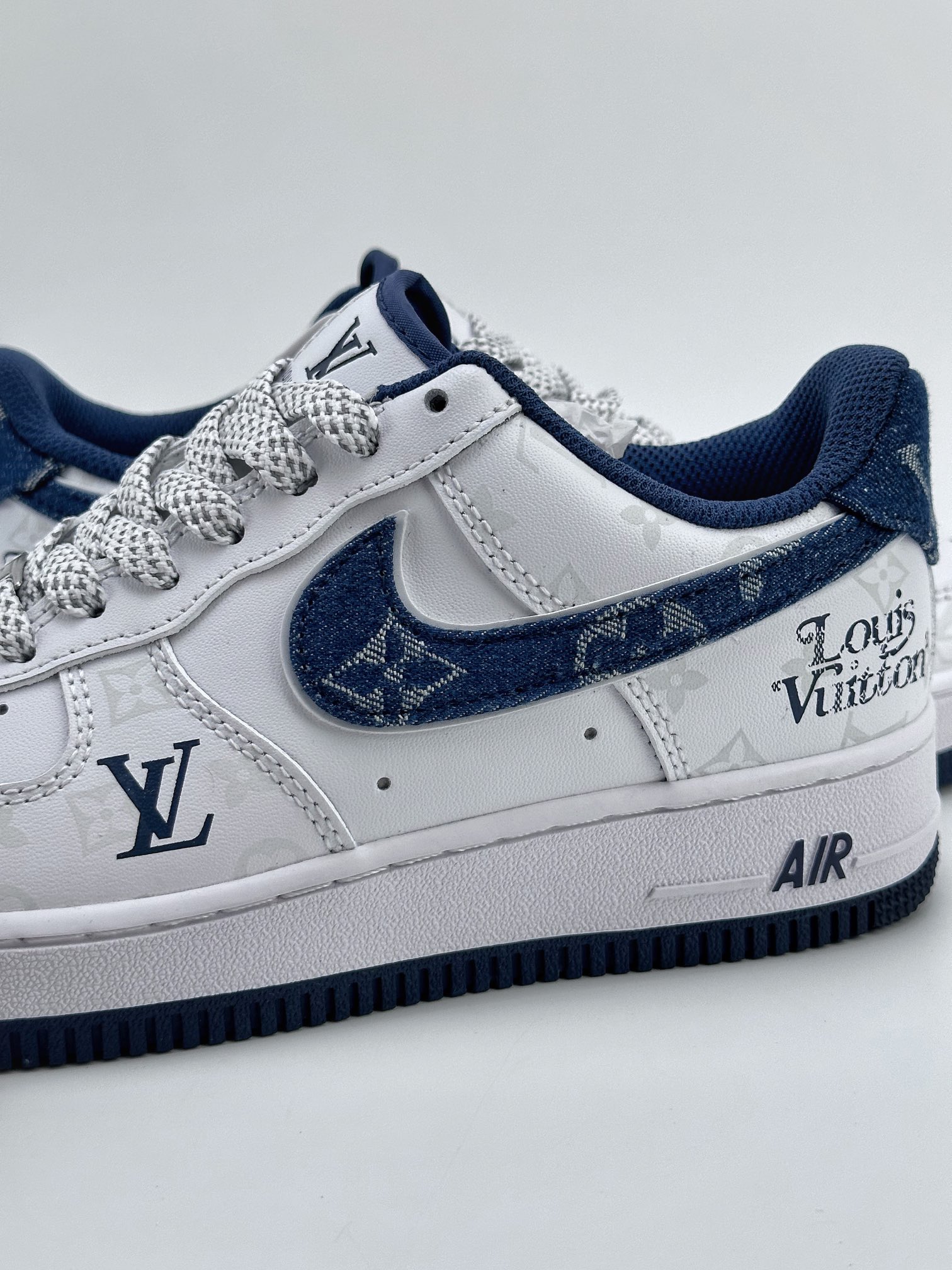 Nike Air Force 1 Low 07 x Louis Vuitton White Navy DD8959-100