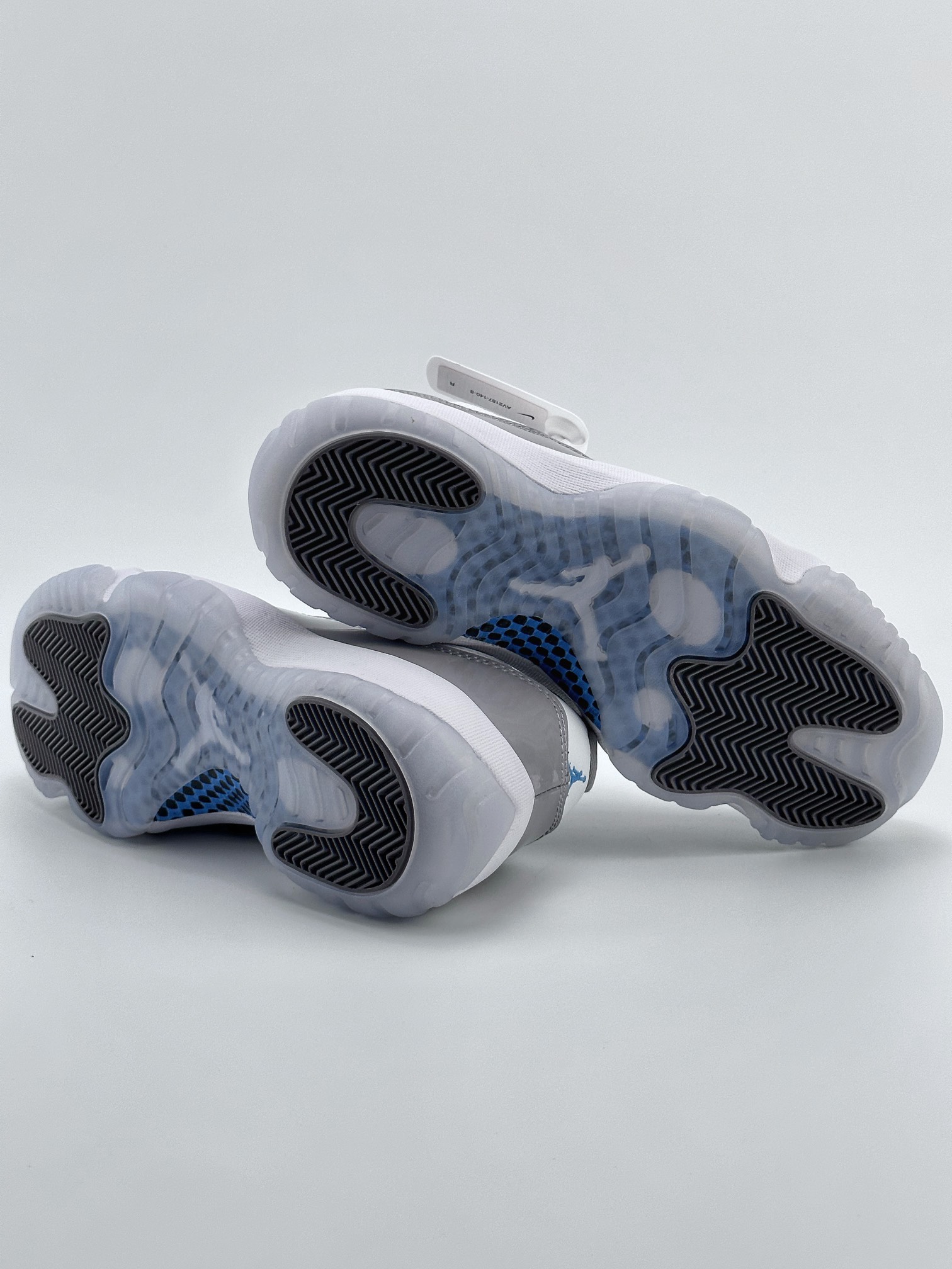 Air Jordan AJ11 Low ”Cement Grey” AV2187-140